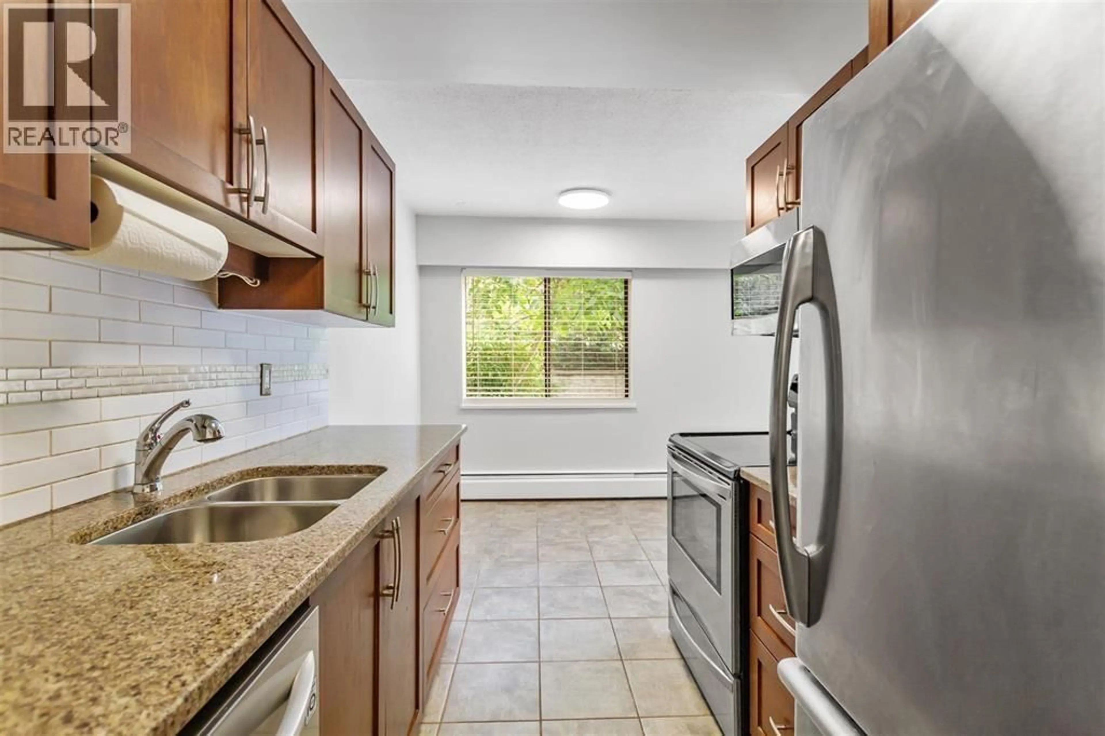 Standard kitchen, ceramic/tile floor for 112 - 590 WHITING WAY, Coquitlam British Columbia V3J3R9
