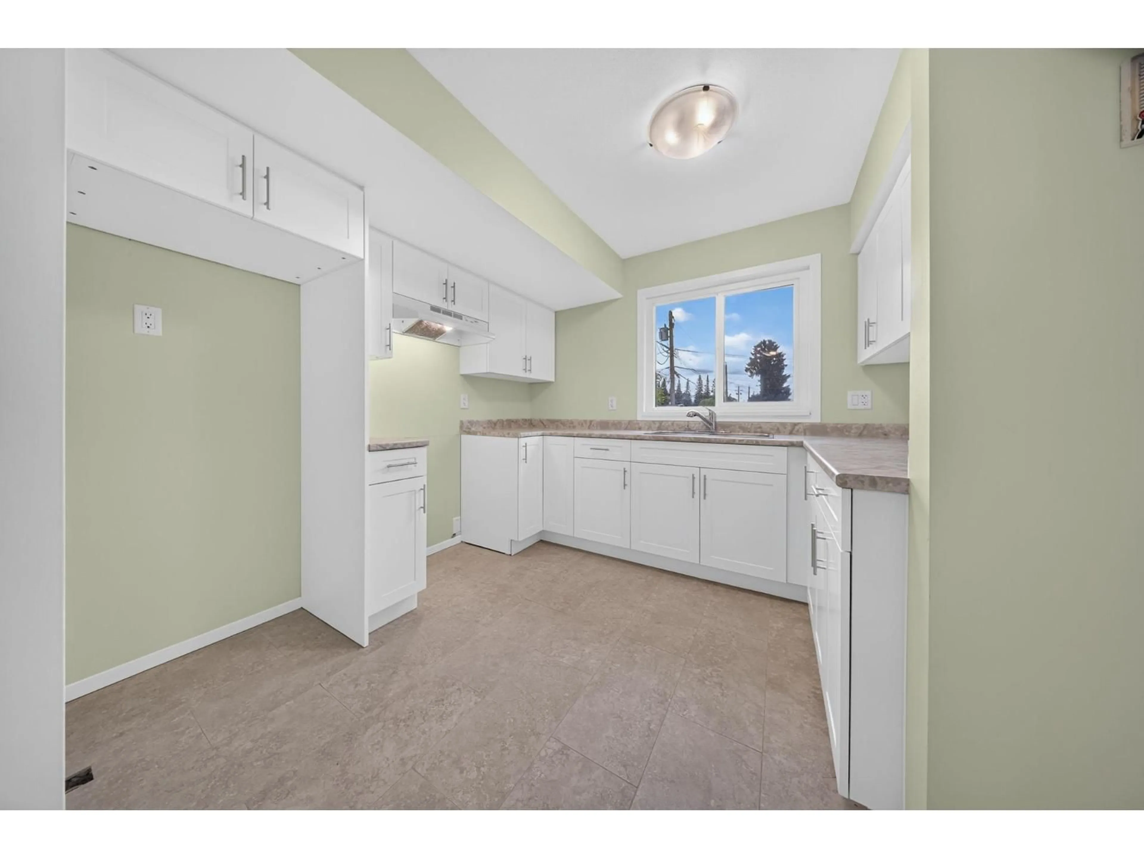 Standard kitchen, unknown for 101 - 9516 ROTARY STREET, Chilliwack British Columbia V2P2W5