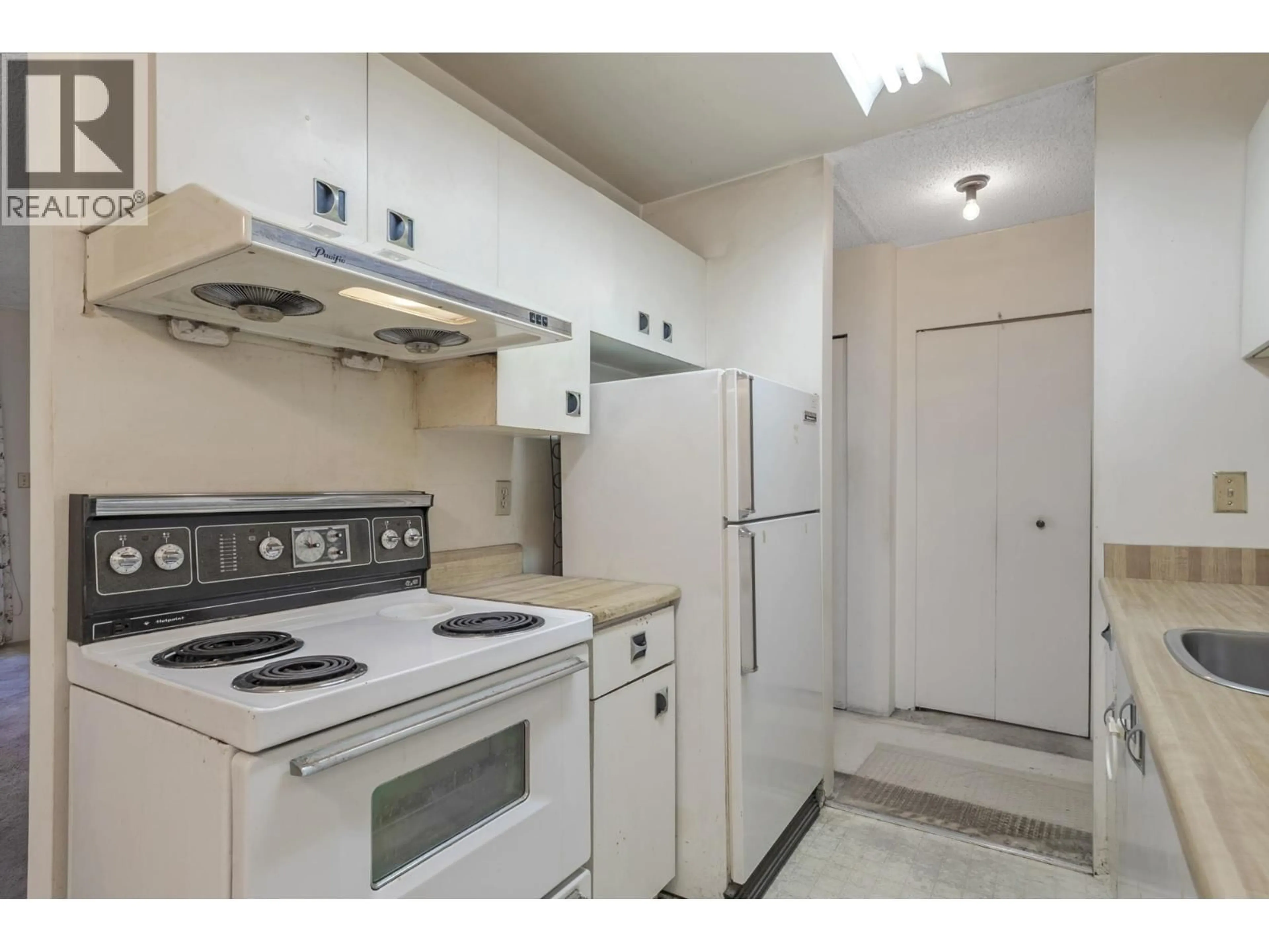 Standard kitchen, unknown for 115 - 1440 BROADWAY STREET, Vancouver British Columbia V5N5P2