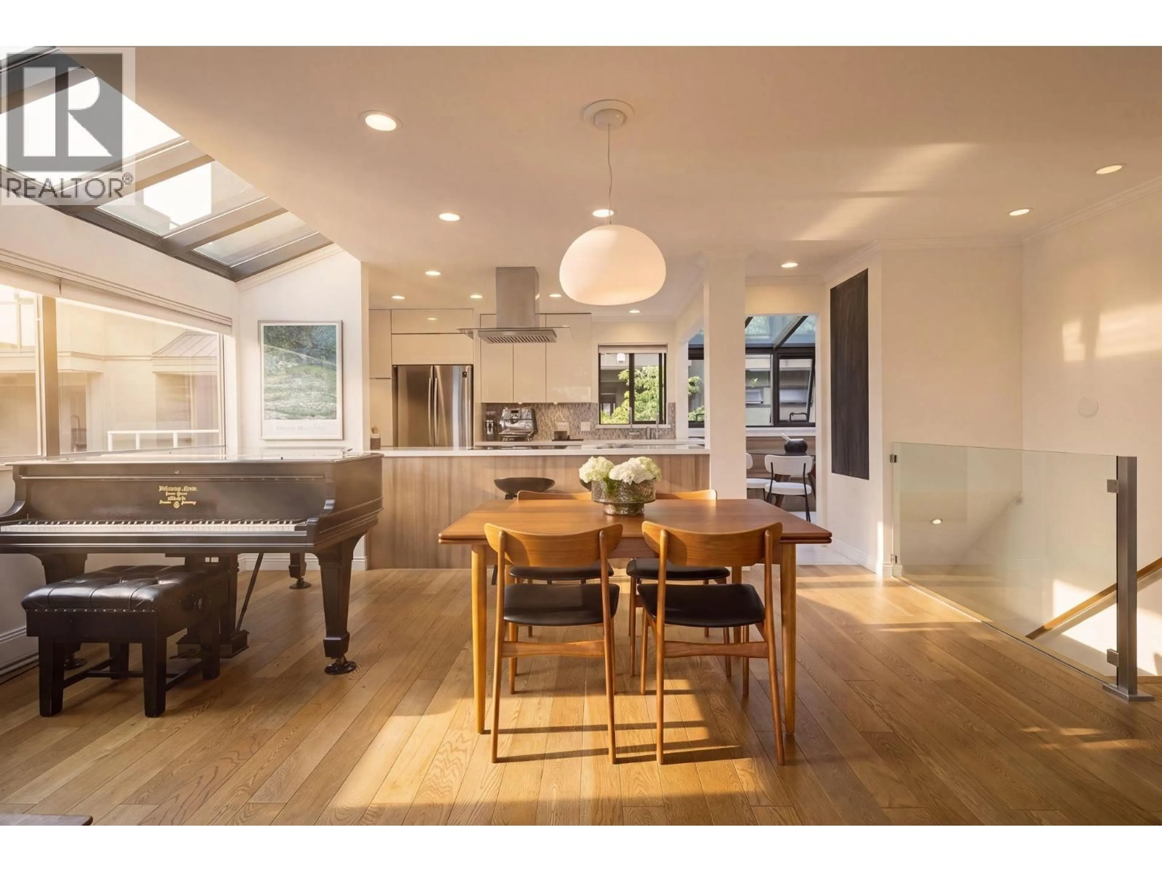 Open concept kitchen, wood/laminate floor for W4 - 1070 7TH AVENUE, Vancouver British Columbia V6H1B3