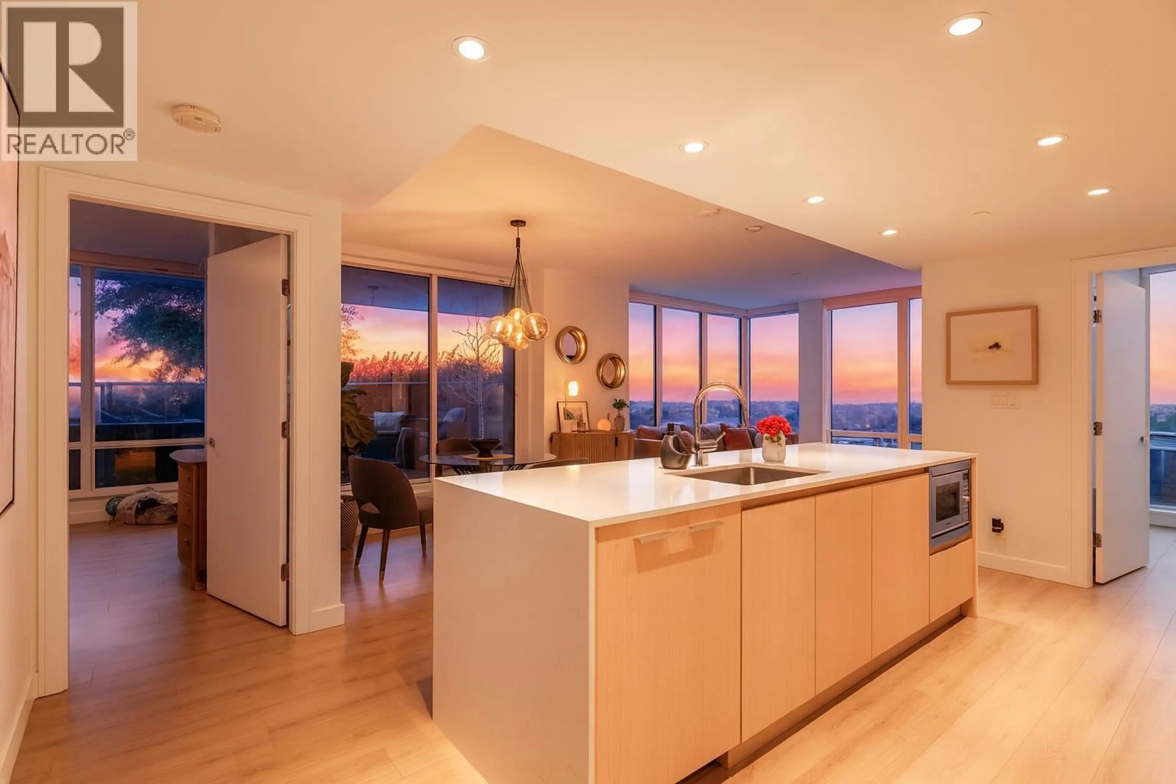 Open concept kitchen, unknown for 706 - 1500 FERN STREET, North Vancouver British Columbia V7J0E6