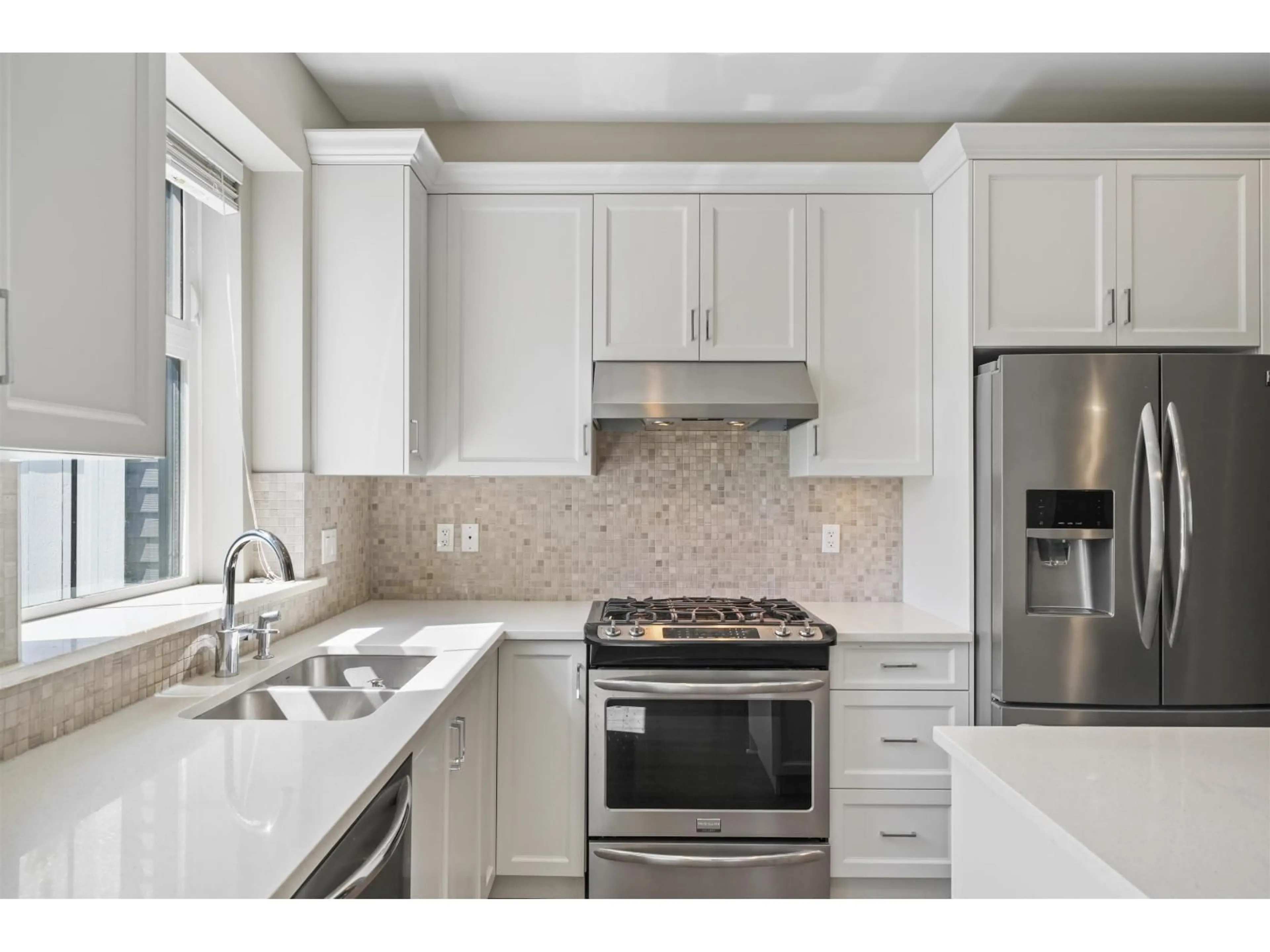Unknown for 2 - 3303 ROSEMARY HEIGHTS CRESCENT, Surrey British Columbia V3Z0K7