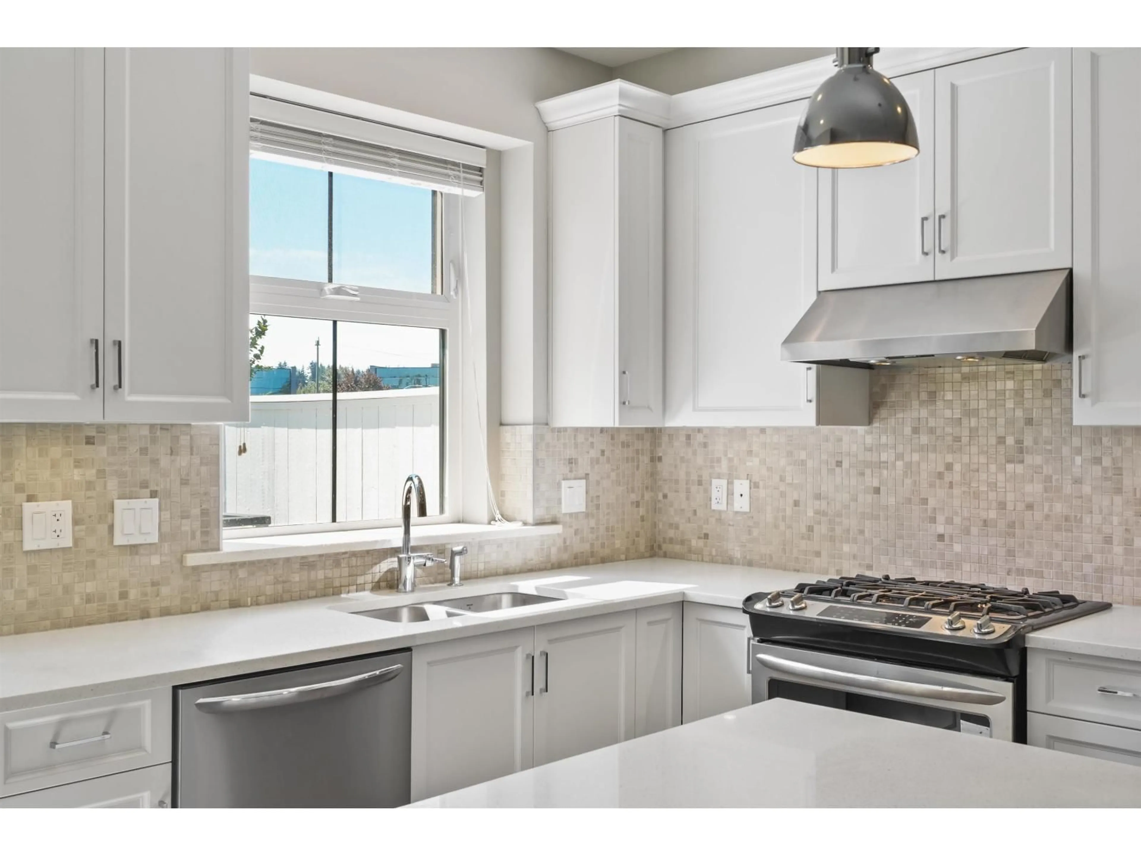 Open concept kitchen, ceramic/tile floor for 2 - 3303 ROSEMARY HEIGHTS CRESCENT, Surrey British Columbia V3Z0K7