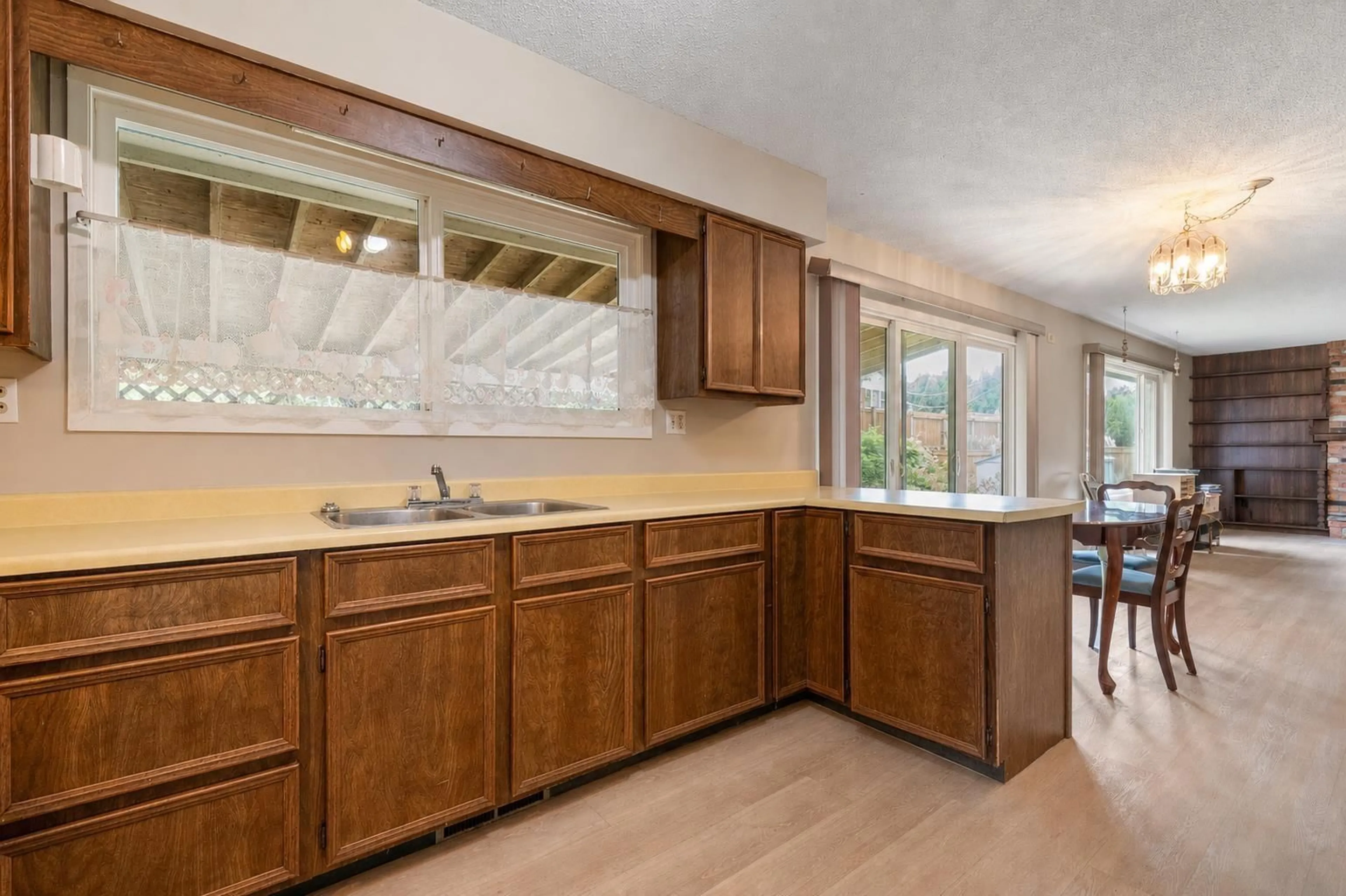 Standard kitchen, ceramic/tile floor for 9195 ASPEN PLACE, Chilliwack British Columbia V2P6W5