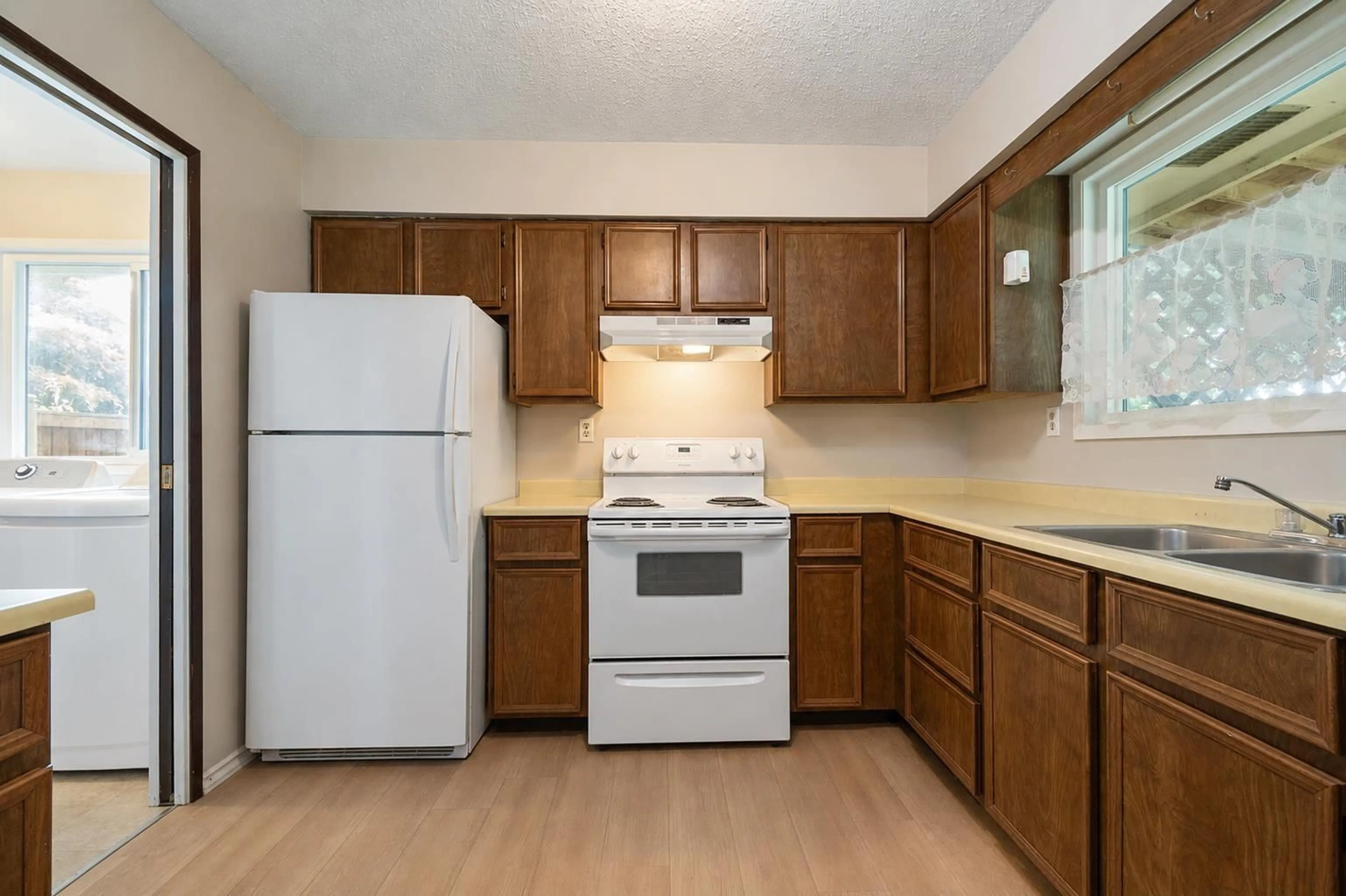 Standard kitchen, unknown for 9195 ASPEN PLACE, Chilliwack British Columbia V2P6W5