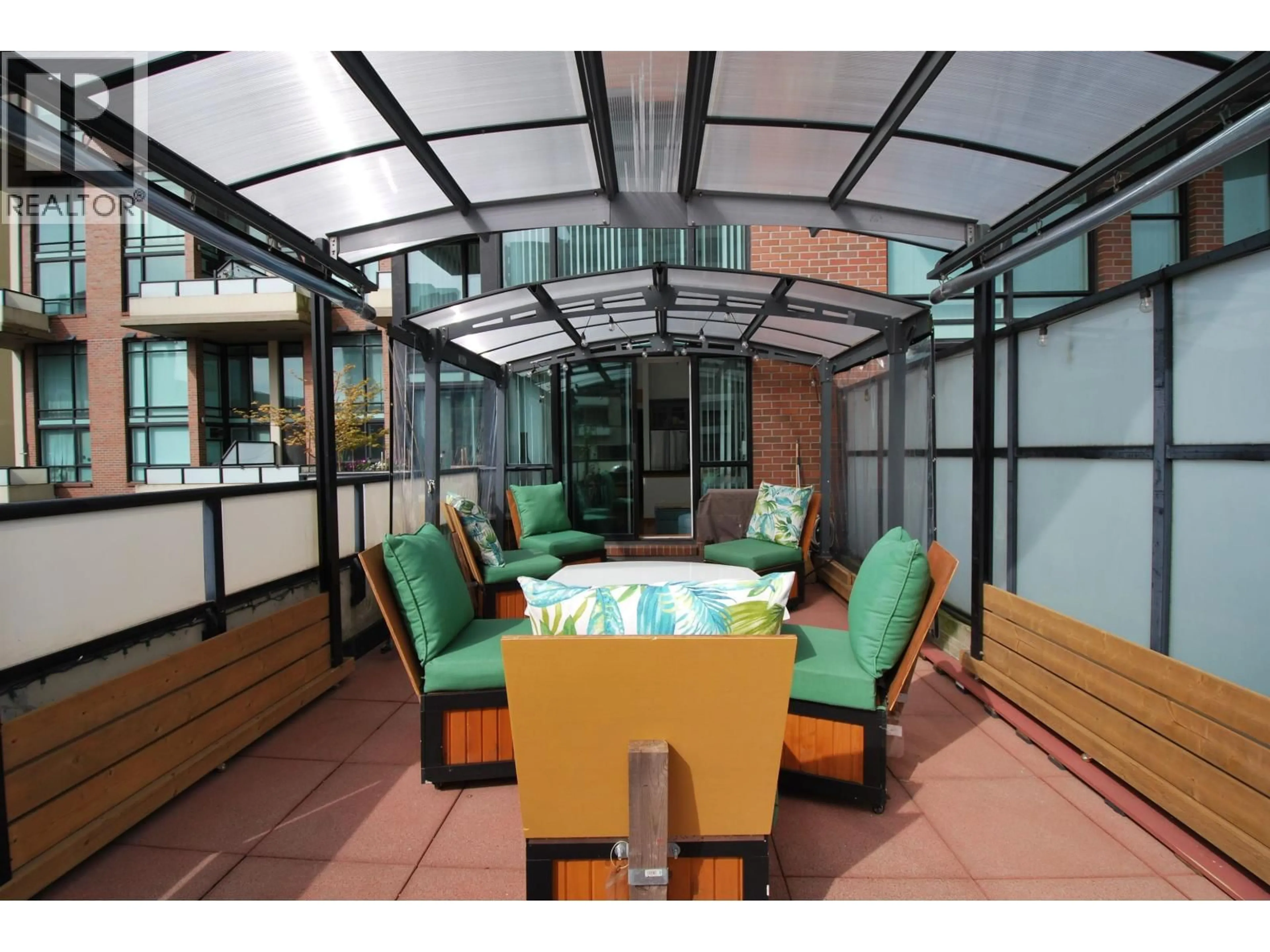 Patio, street for 229 - 10 RENAISSANCE SQUARE, New Westminster British Columbia V3M7B1