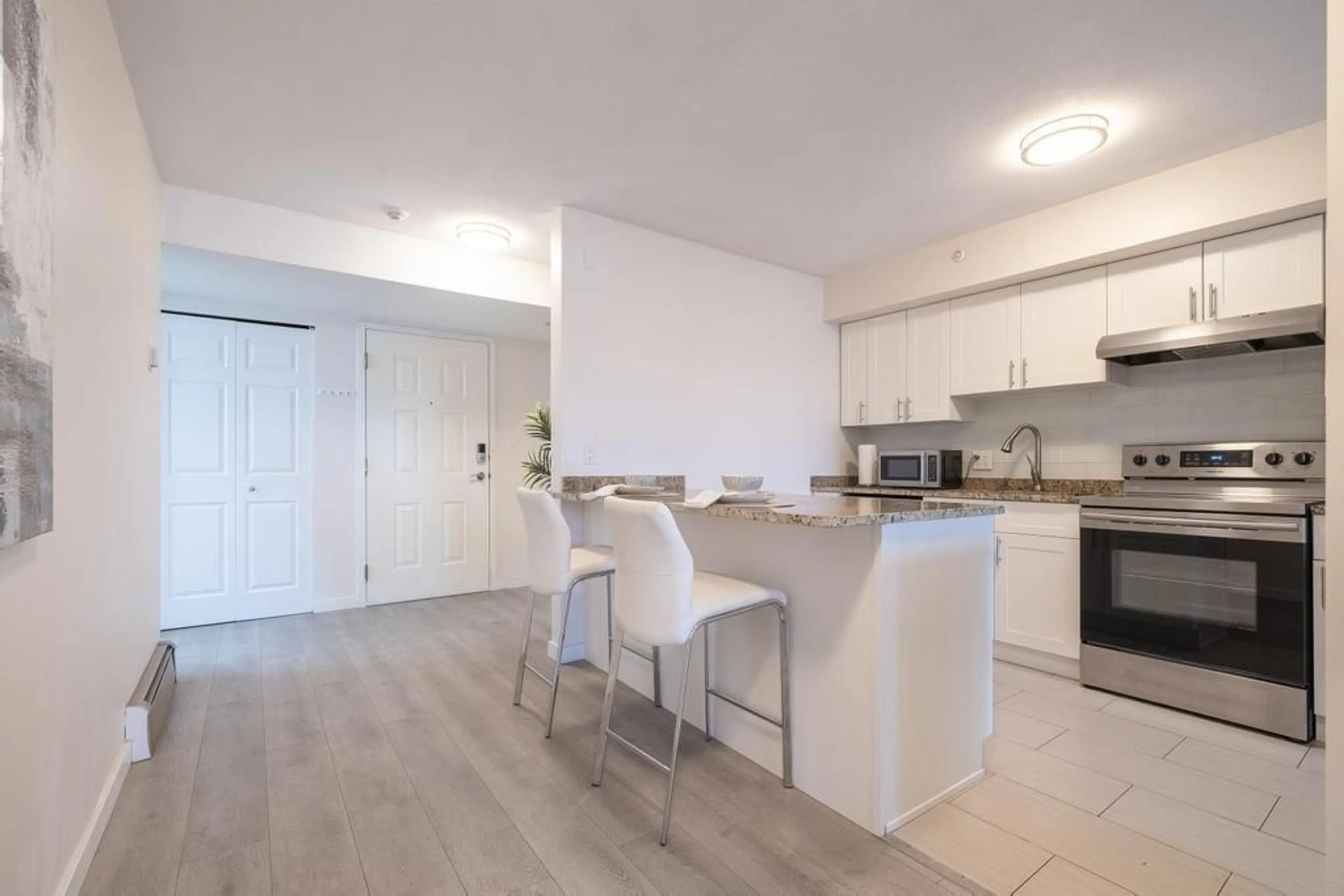 Open concept kitchen, unknown for 108 - 15233 PACIFIC AVENUE, White Rock British Columbia V4B1P8