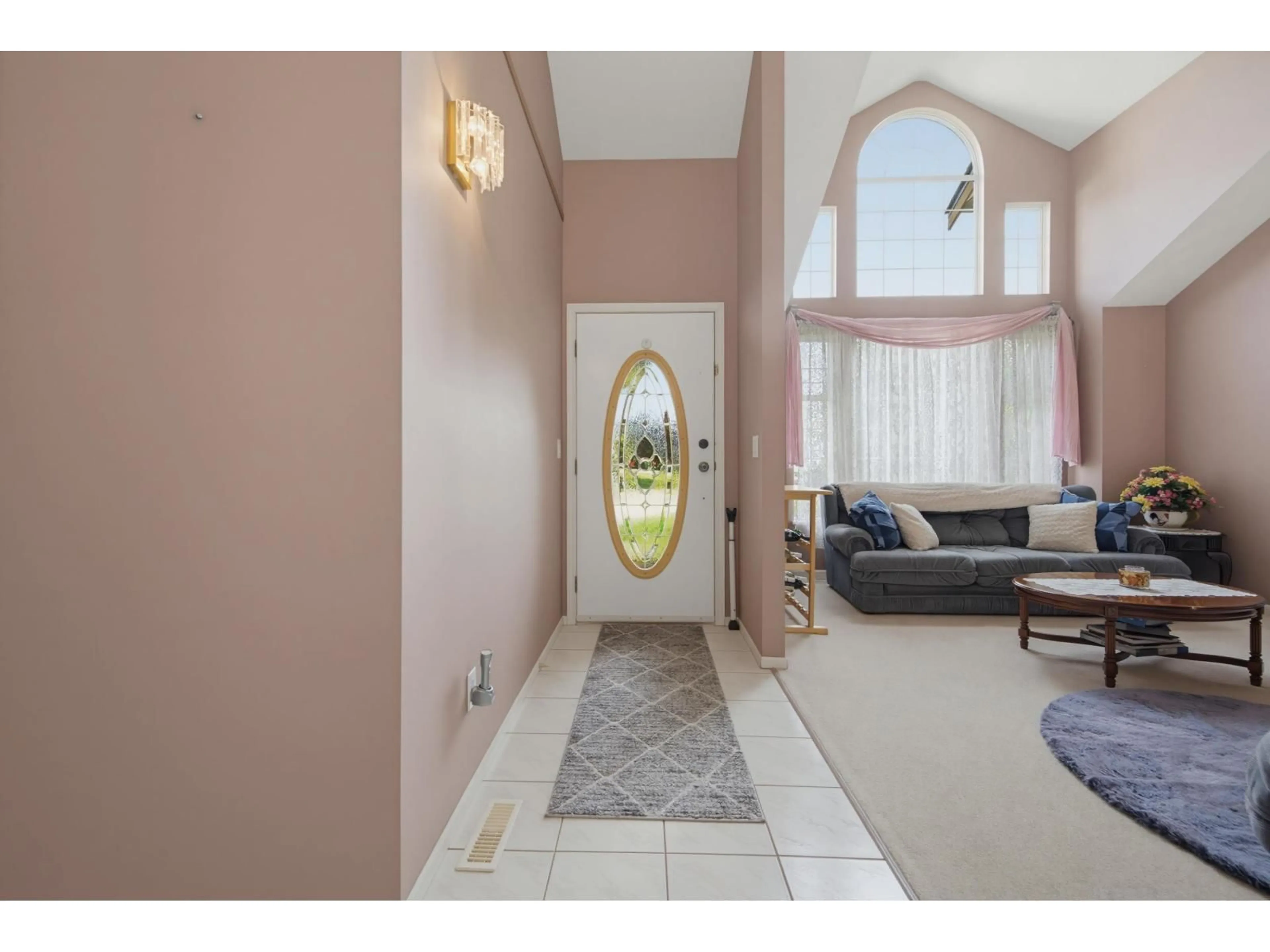 Indoor entryway for 19128 63 AVENUE, Surrey British Columbia V3S8G7