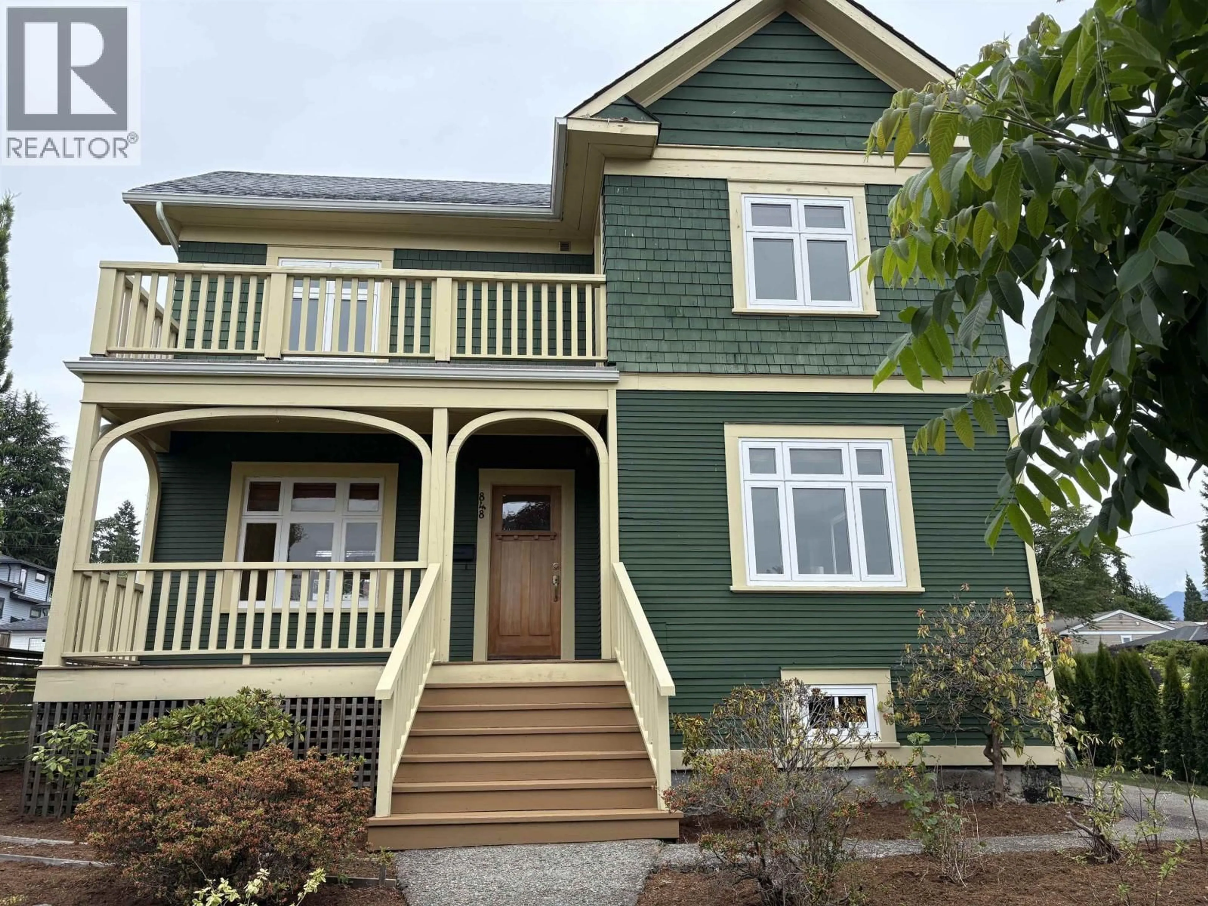 Home with vinyl exterior material, street for 848 6TH STREET, North Vancouver British Columbia V7L1R7