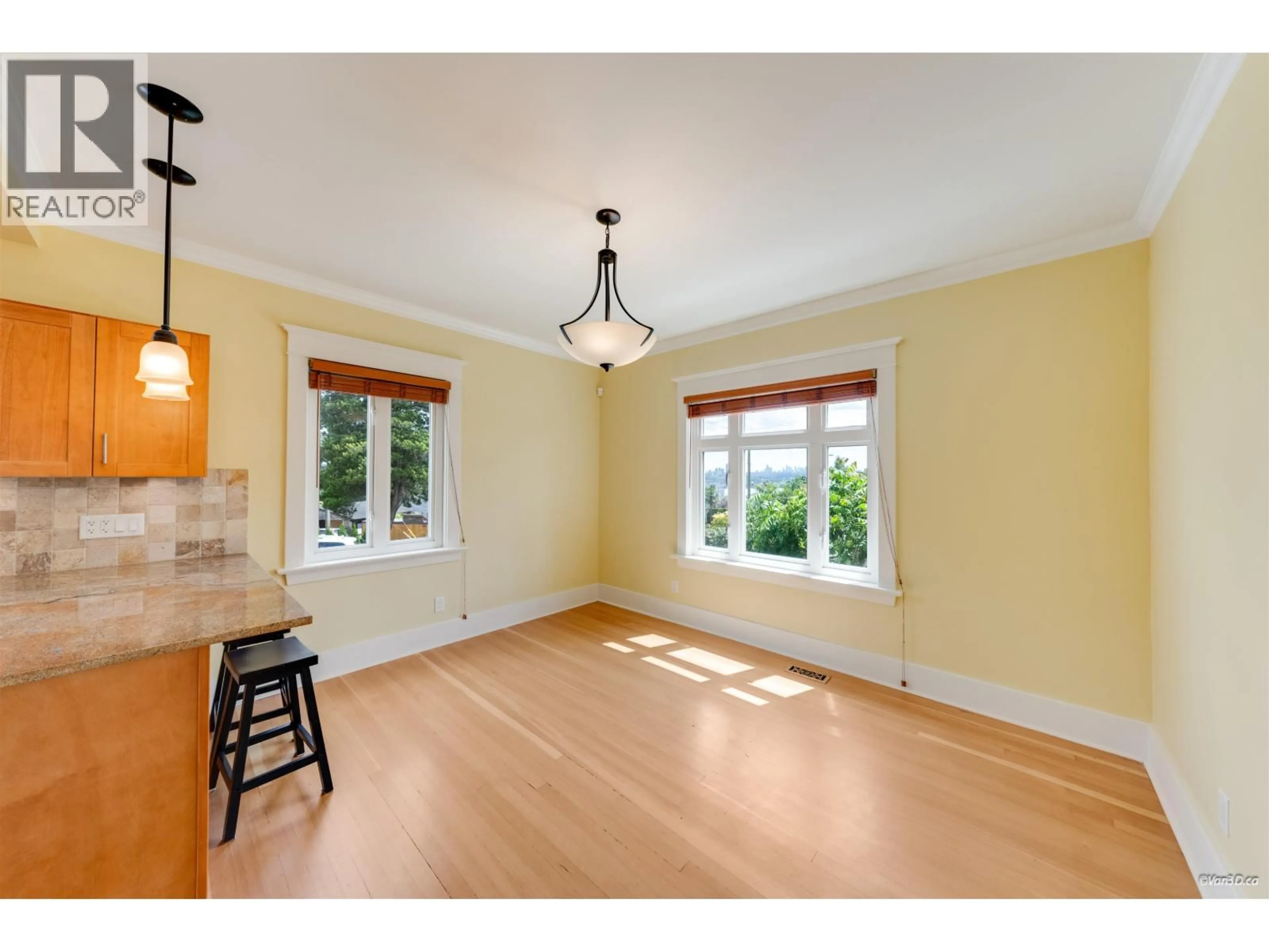 Unknown for 848 6TH STREET, North Vancouver British Columbia V7L1R7