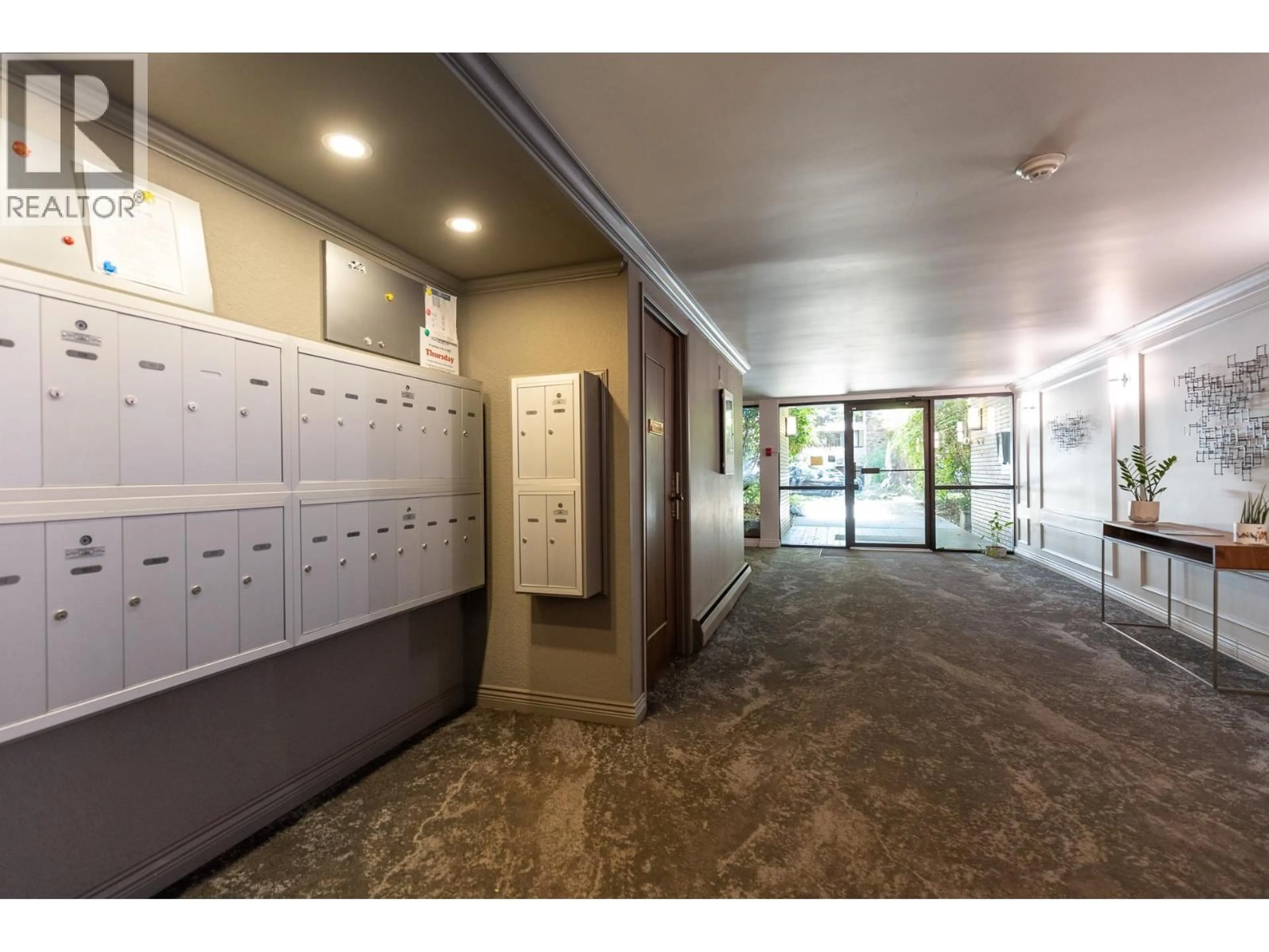 Indoor foyer for 310 - 1710 13TH AVENUE, Vancouver British Columbia V6J2H1