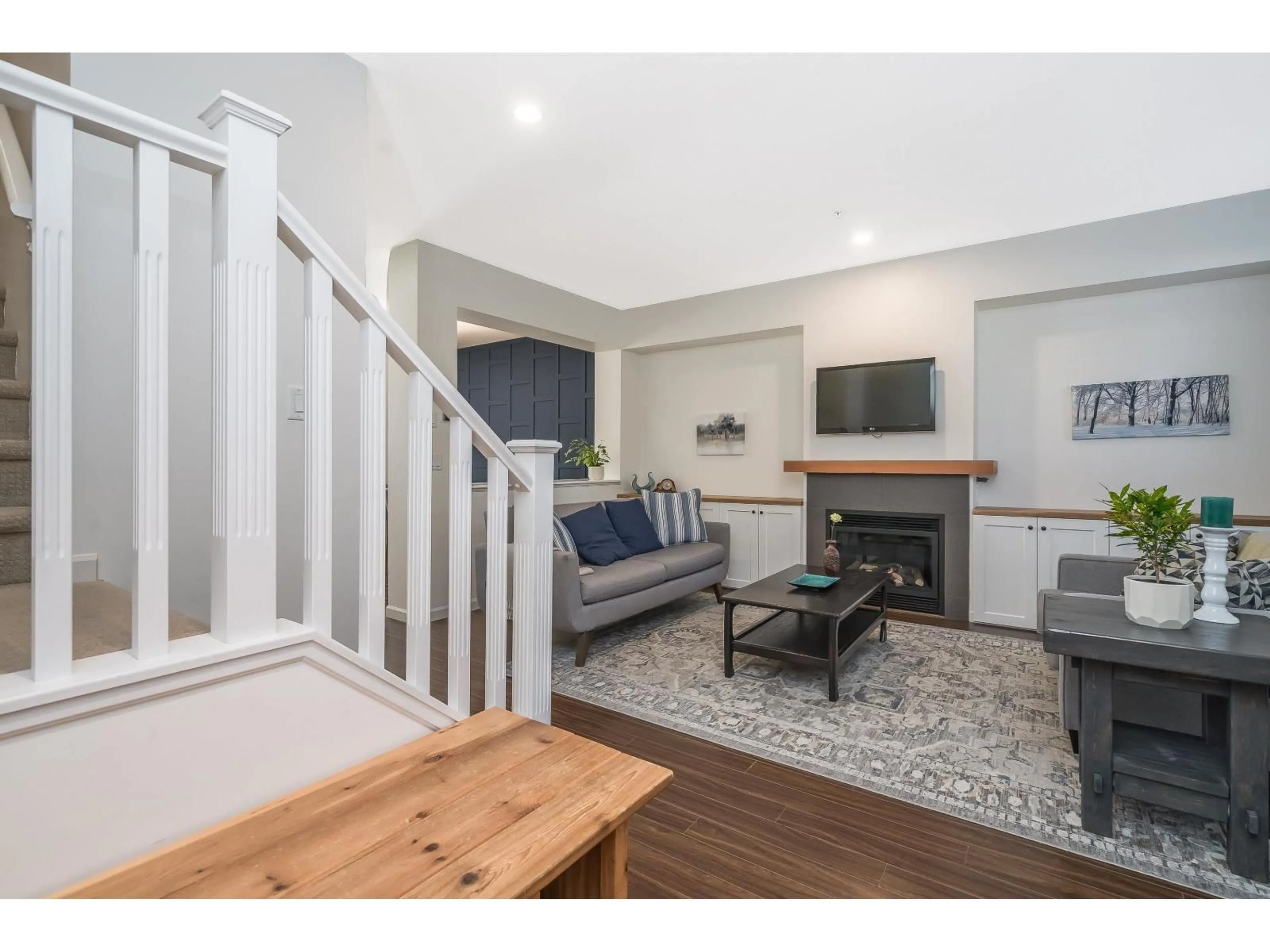 Living room with furniture, wood/laminate floor for 20854 72 AVENUE, Langley British Columbia V2Y0J1