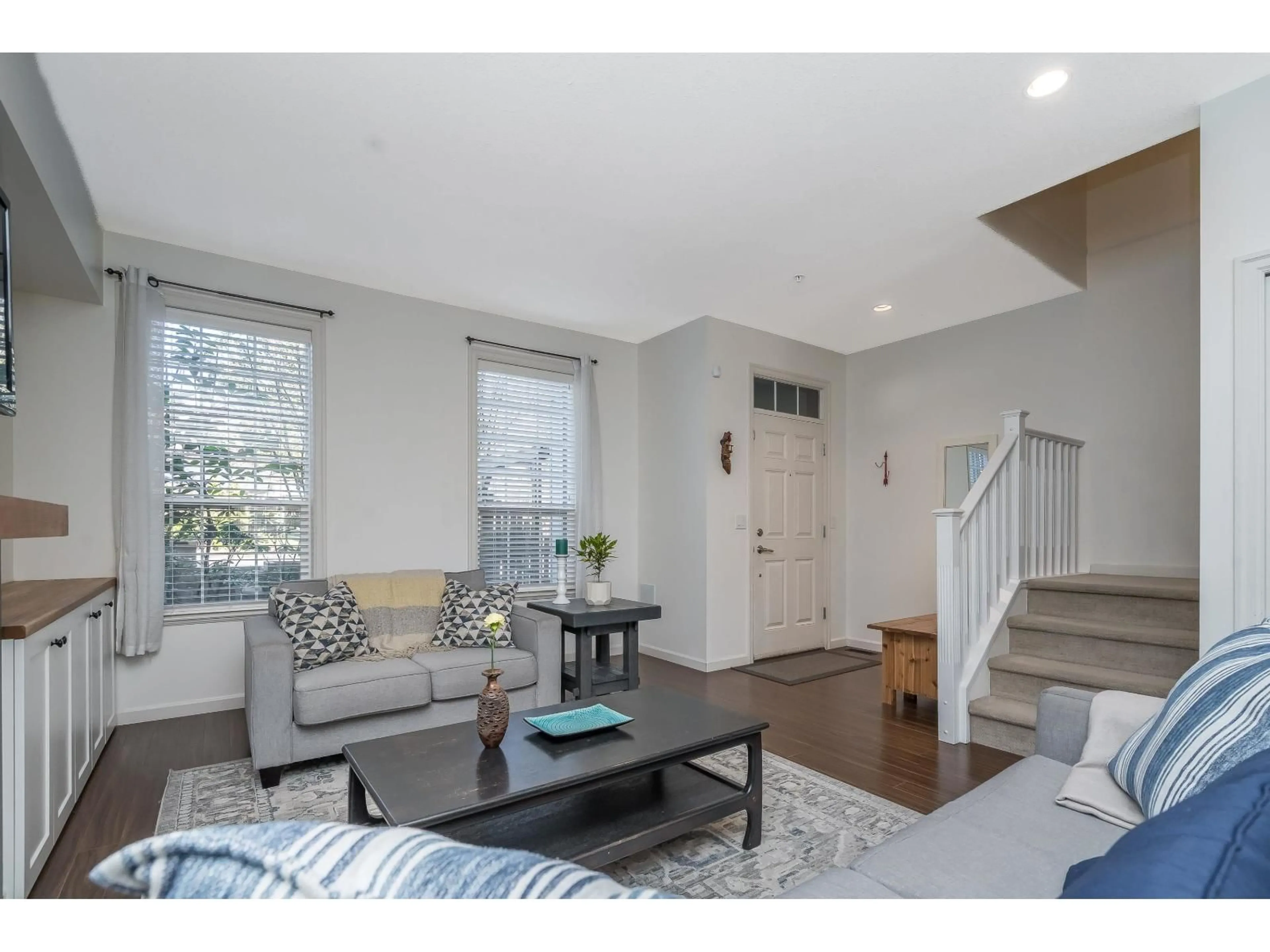 Living room with furniture, unknown for 20854 72 AVENUE, Langley British Columbia V2Y0J1