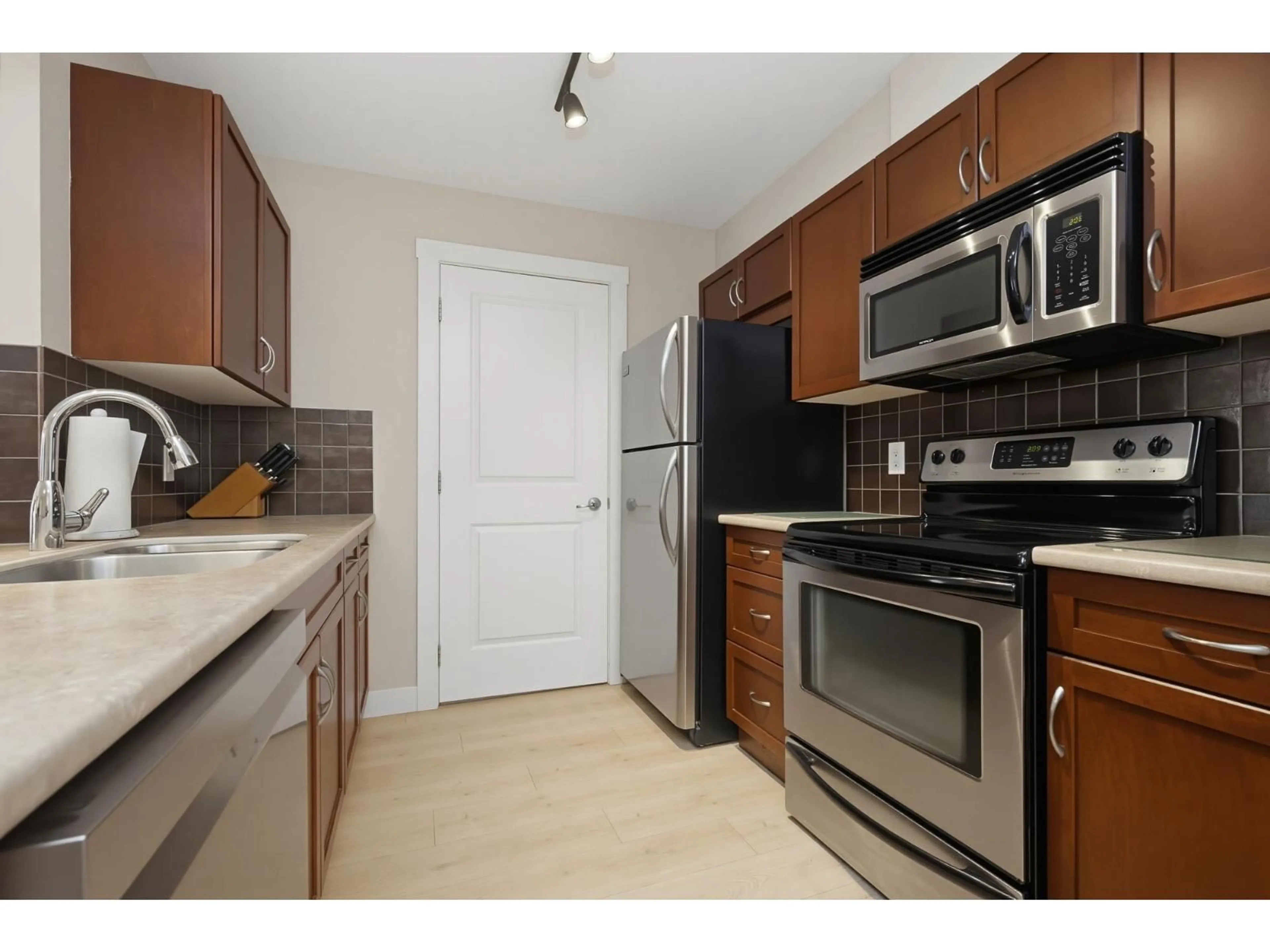 Standard kitchen, unknown for 306 - 2038 SANDALWOOD CRESCENT, Abbotsford British Columbia V2S3H6