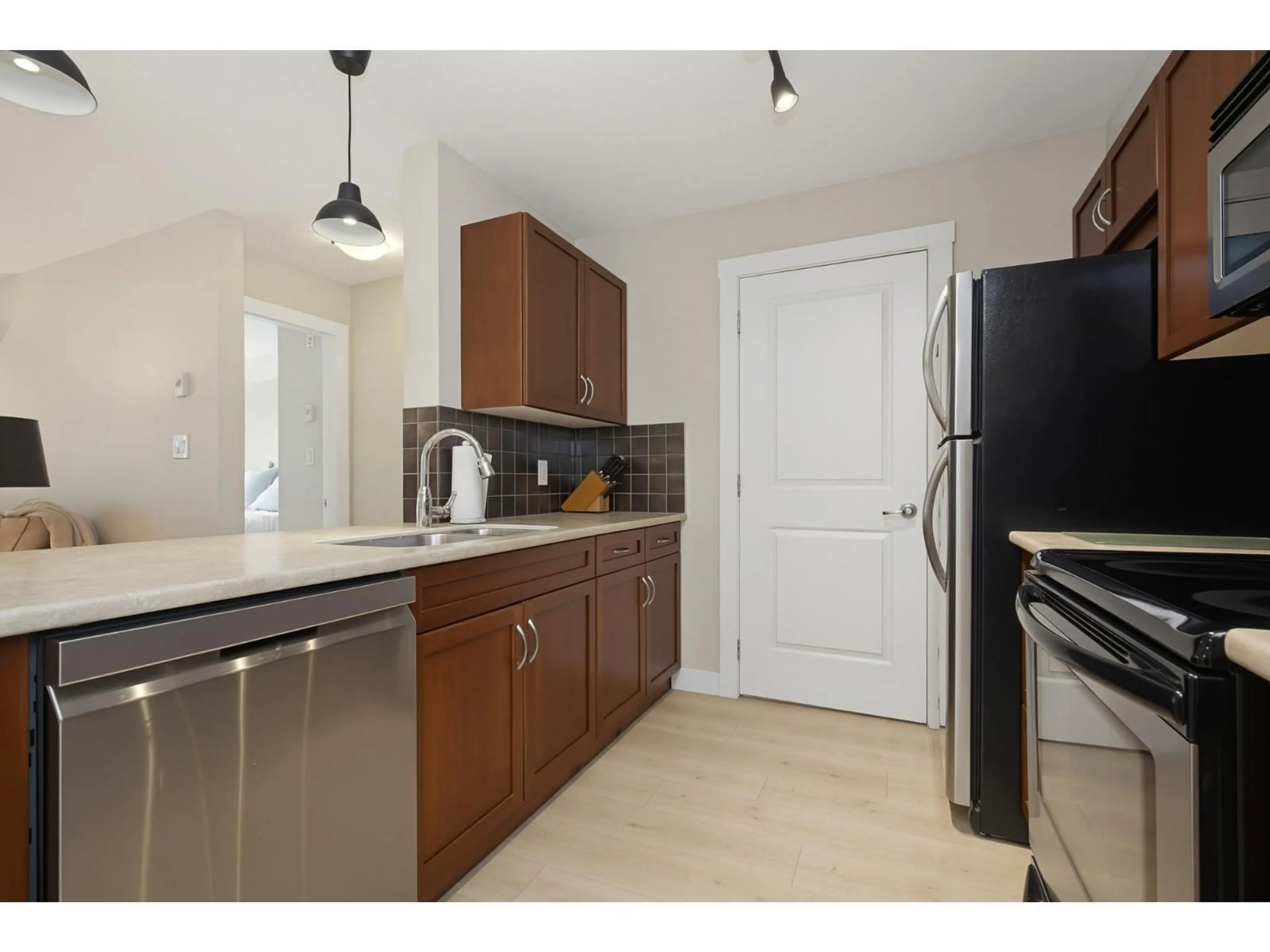 Standard kitchen, unknown for 306 - 2038 SANDALWOOD CRESCENT, Abbotsford British Columbia V2S3H6