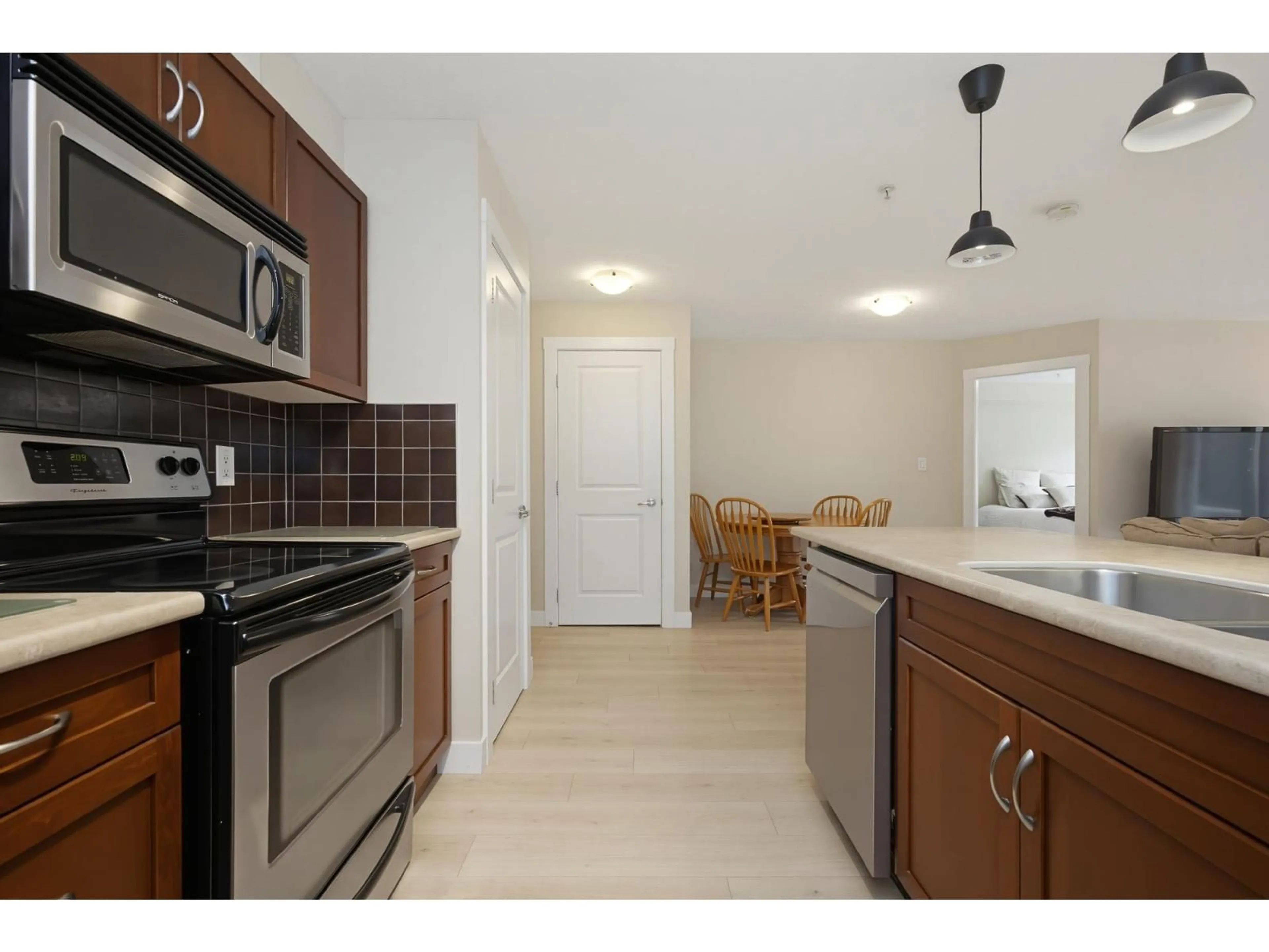 Standard kitchen, unknown for 306 - 2038 SANDALWOOD CRESCENT, Abbotsford British Columbia V2S3H6