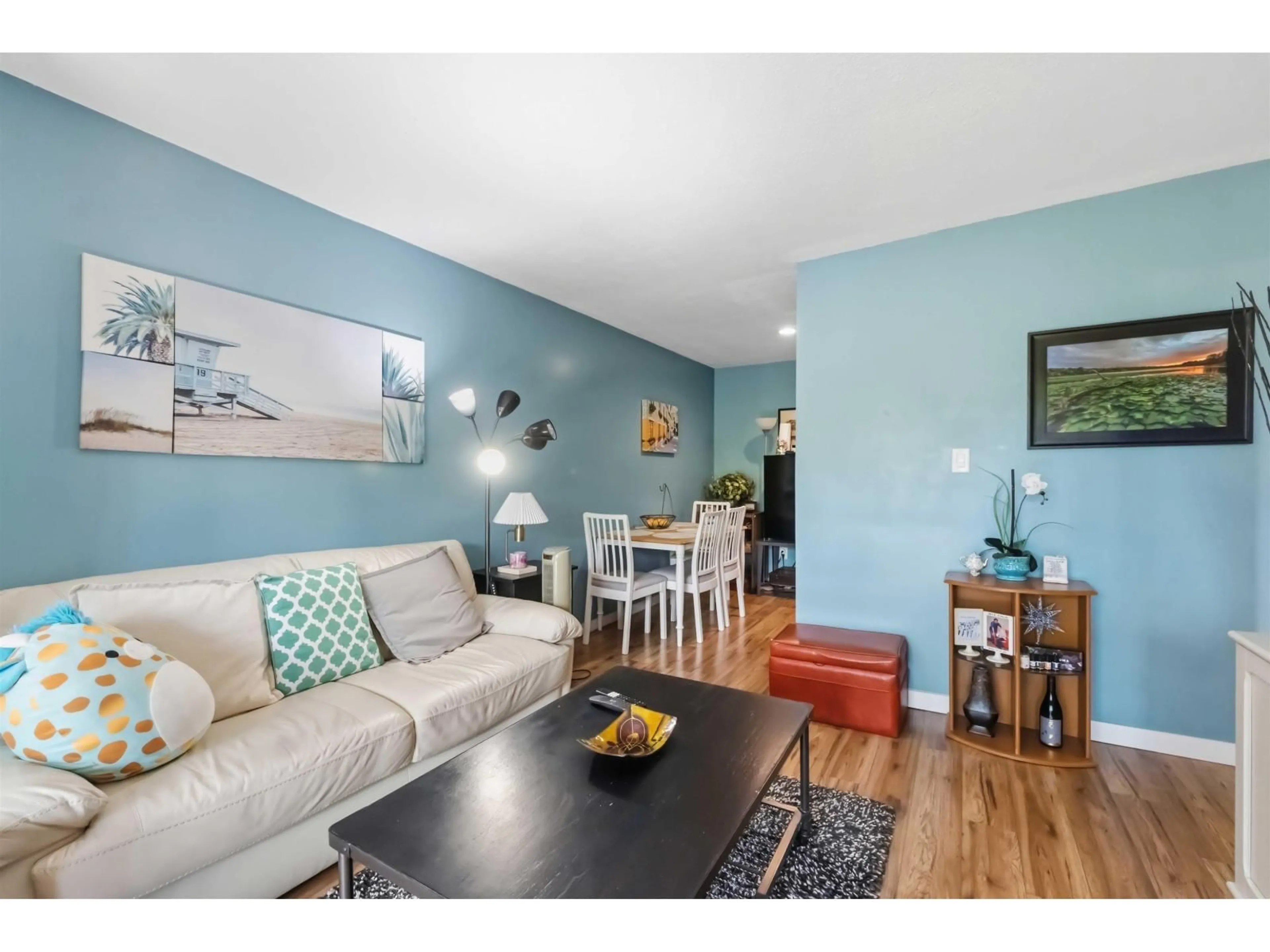 Living room with furniture, wood/laminate floor for 206 - 10468 148 STREET, Surrey British Columbia V3R8T1