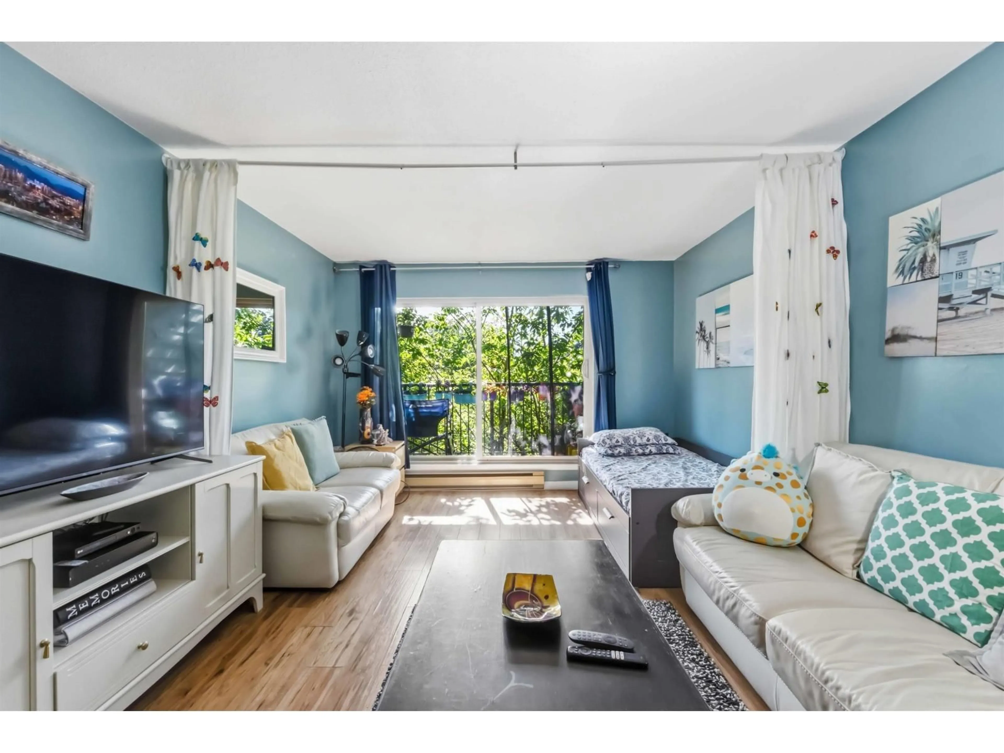 Living room with furniture, unknown for 206 - 10468 148 STREET, Surrey British Columbia V3R8T1