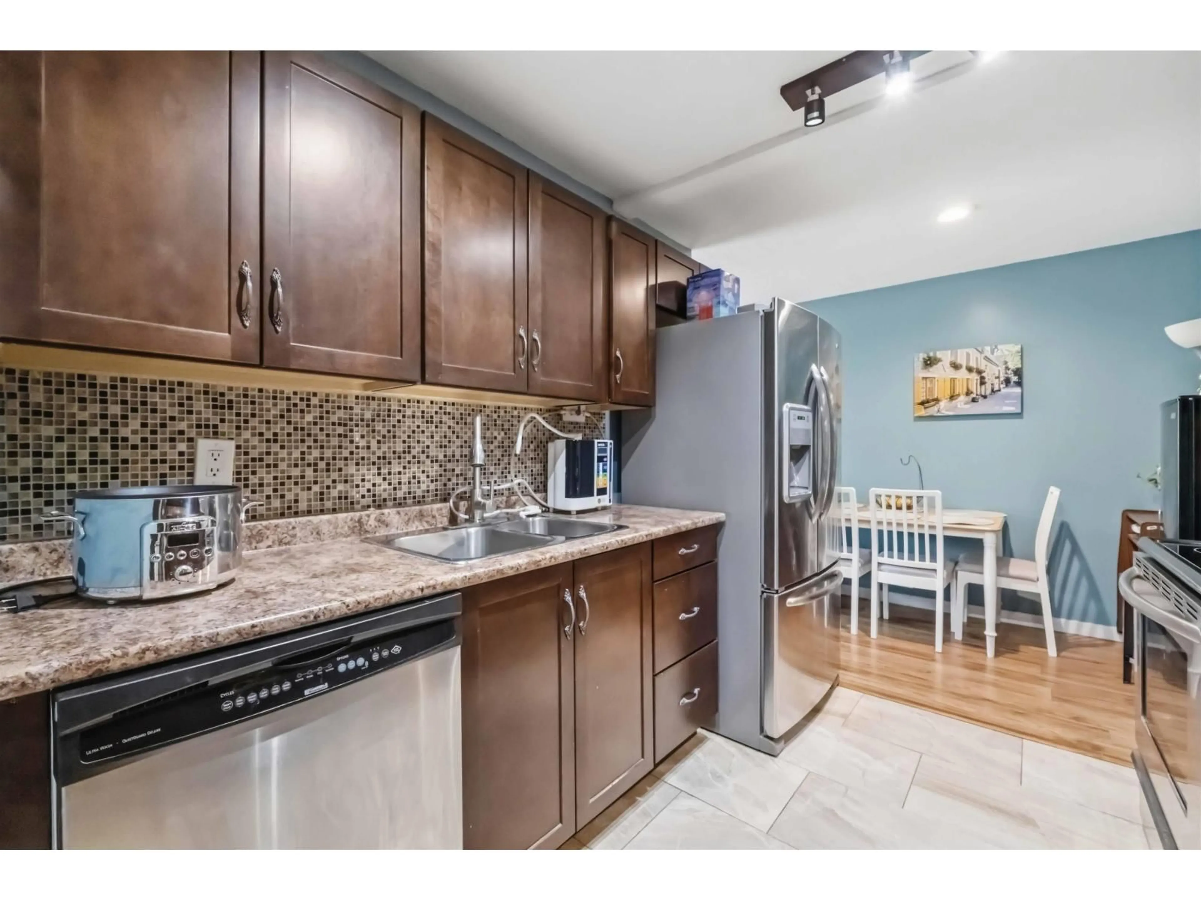 Standard kitchen, unknown for 206 - 10468 148 STREET, Surrey British Columbia V3R8T1