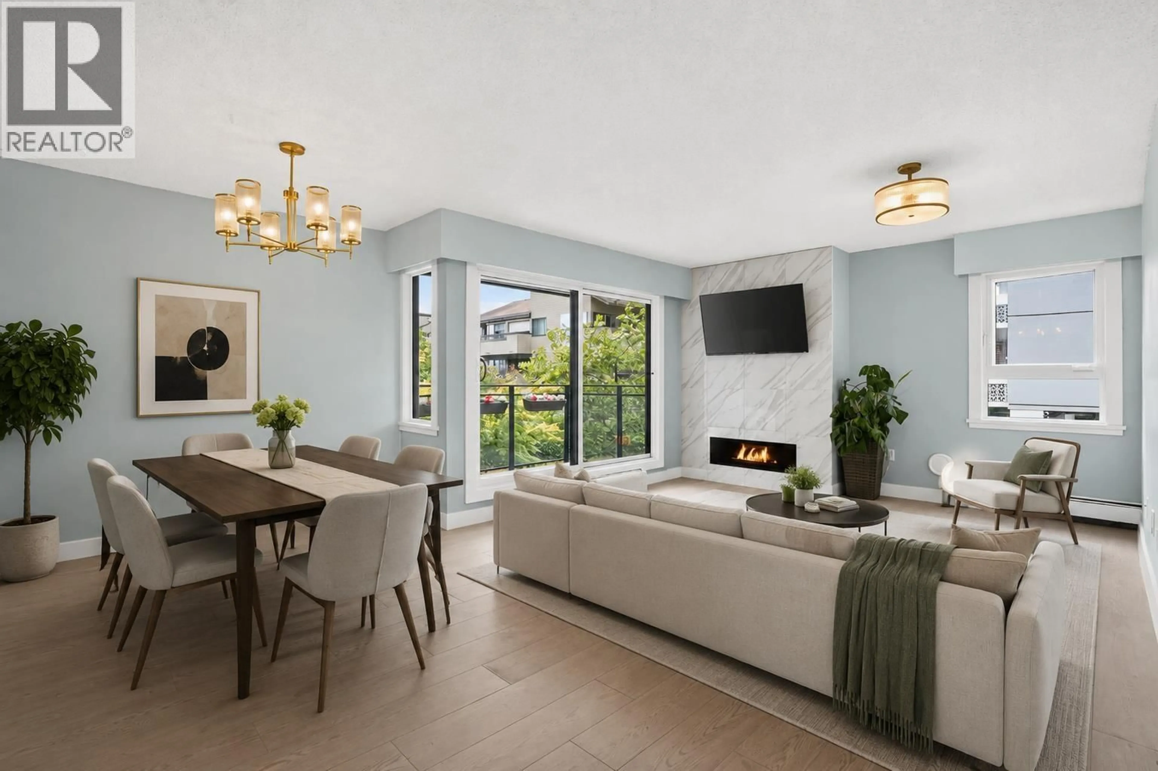 Living room with furniture, unknown for 206 - 1340 DUCHESS AVENUE, West Vancouver British Columbia V7T1H6