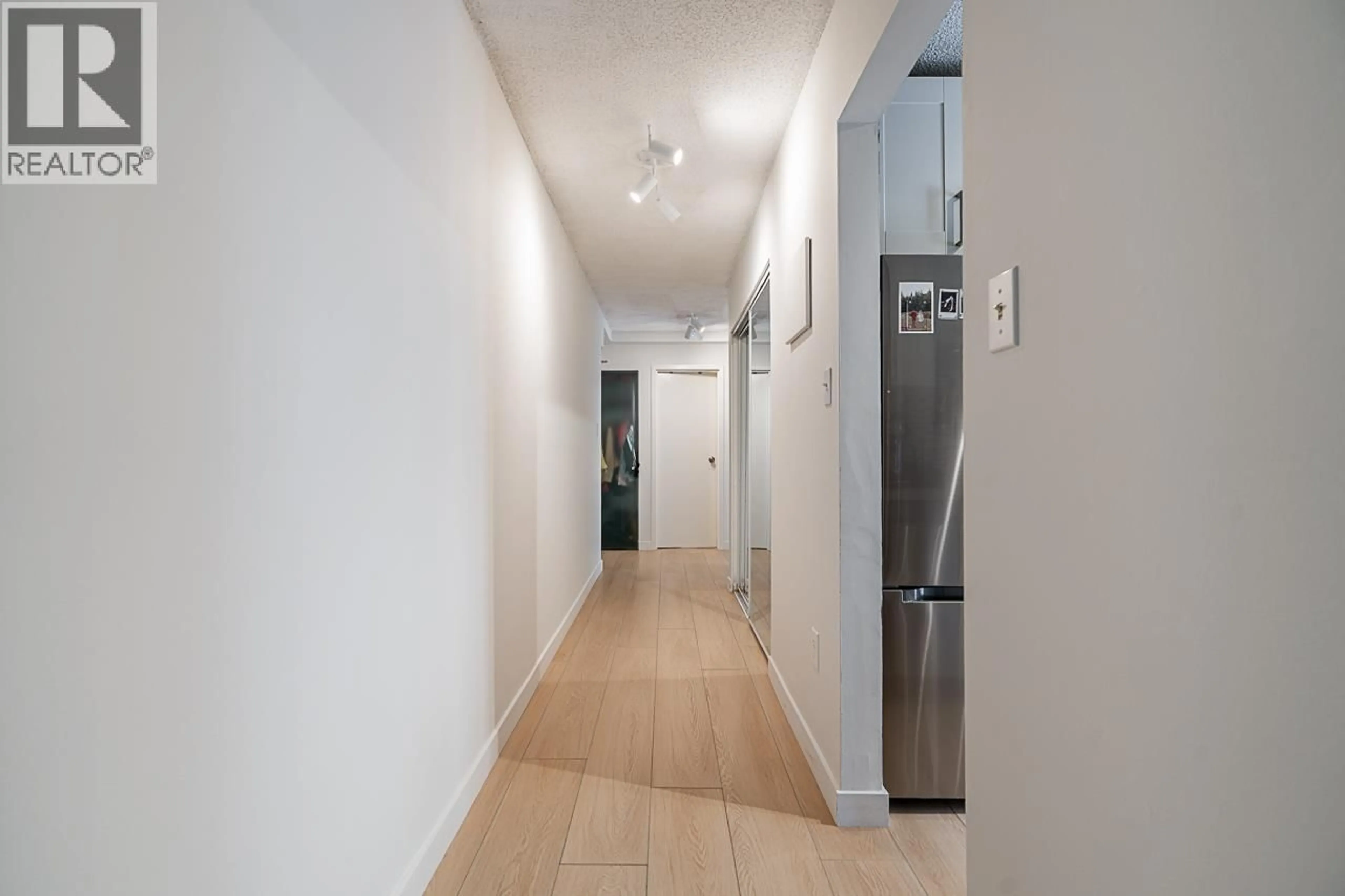Indoor foyer for 103 - 550 7TH AVENUE, Vancouver British Columbia V5T1N7