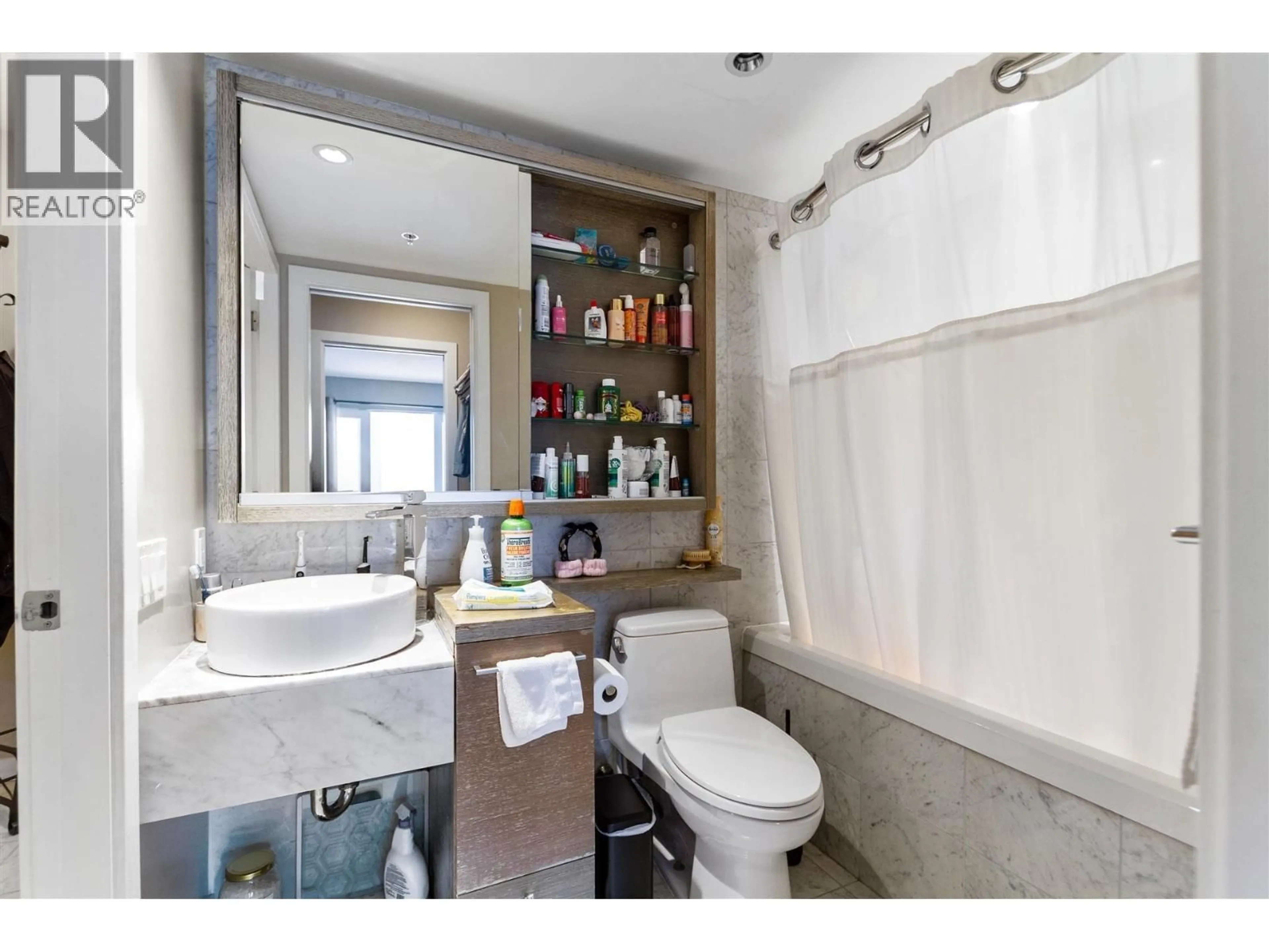 Standard bathroom, ceramic/tile floor for 708 - 833 SEYMOUR STREET, Vancouver British Columbia V6B0G4