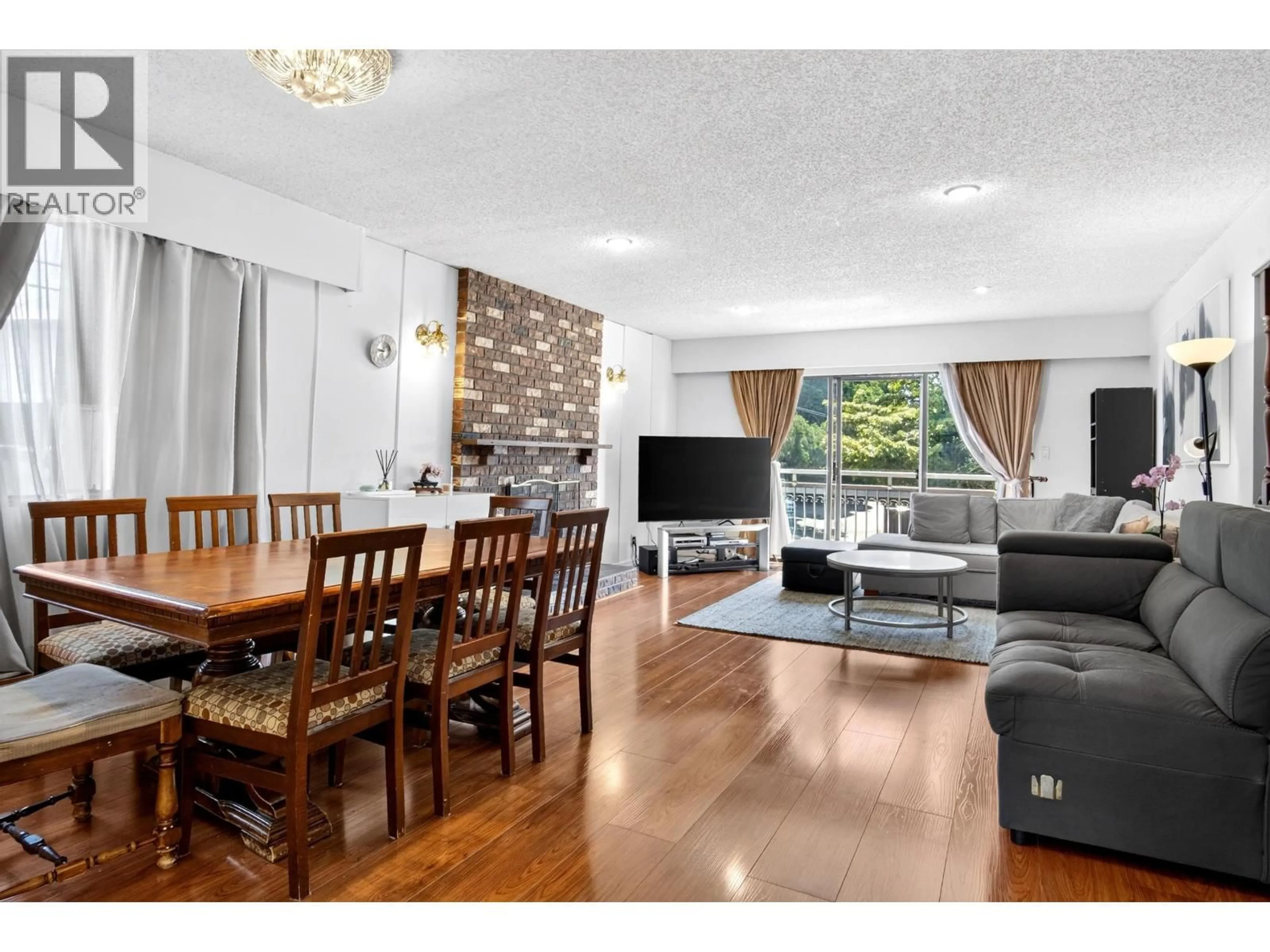 Living room with furniture, wood/laminate floor for 2871 18TH AVENUE, Vancouver British Columbia V5M2R1