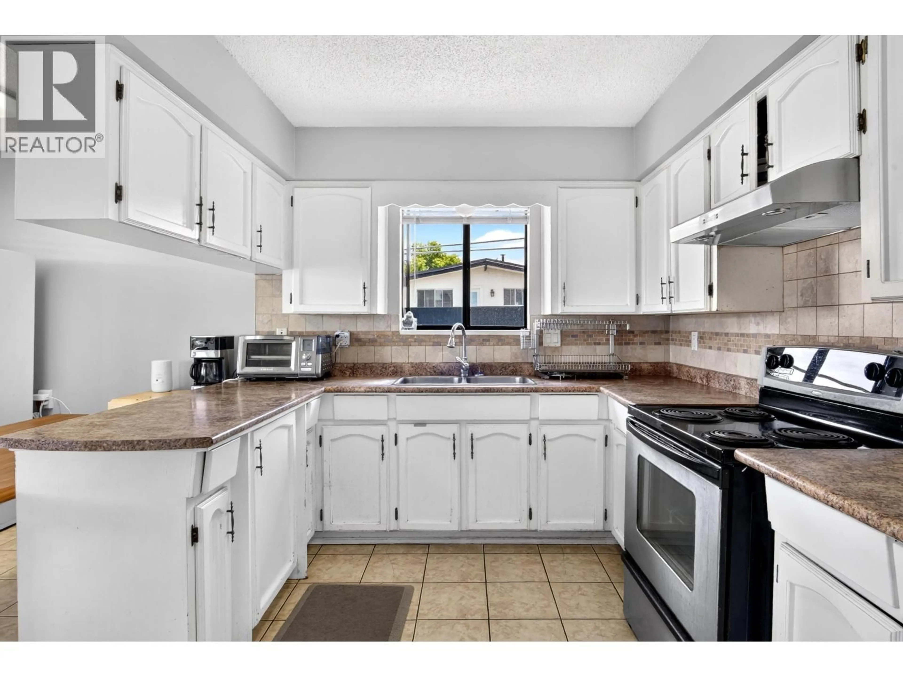 Standard kitchen, ceramic/tile floor for 2871 18TH AVENUE, Vancouver British Columbia V5M2R1