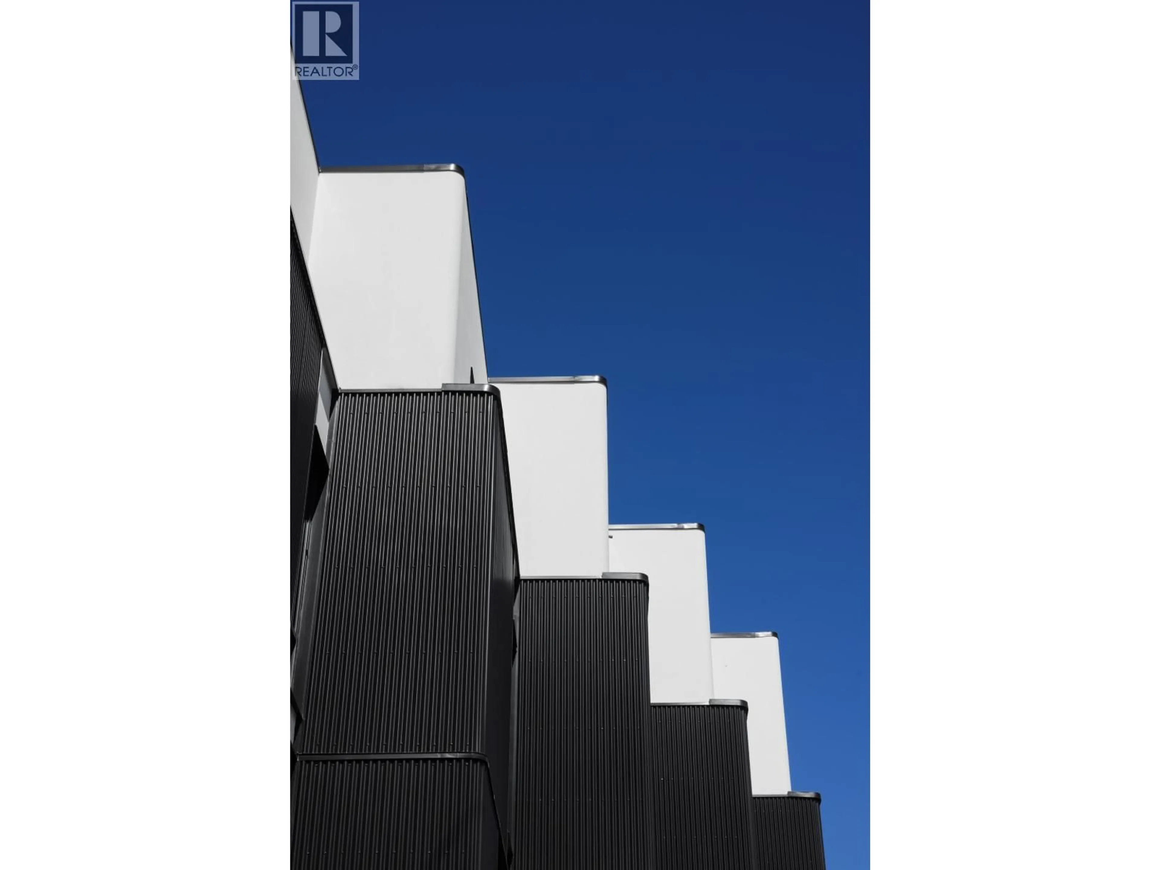 Stairs for 2866 NANAIMO STREET, Vancouver British Columbia V5M2E1