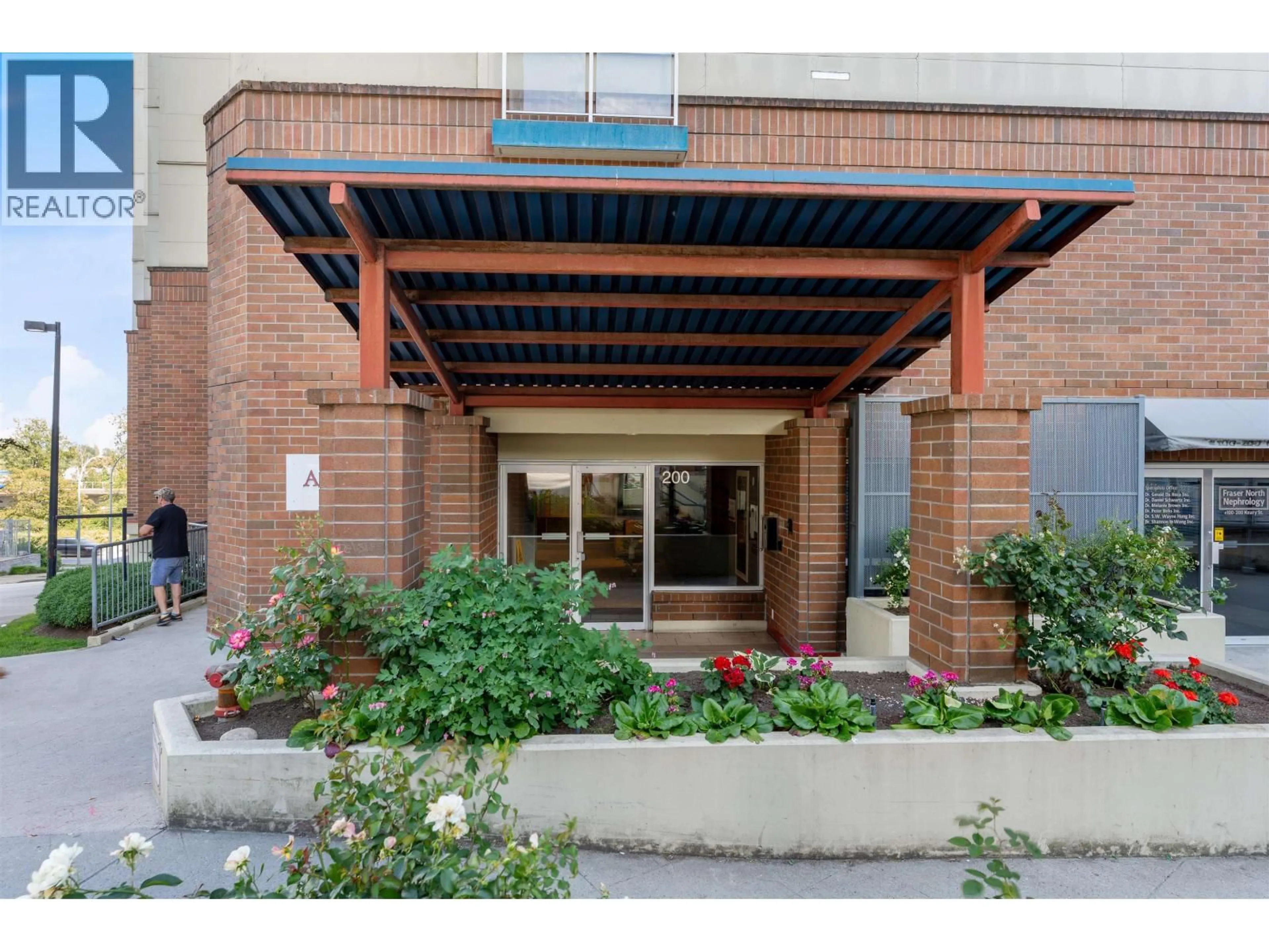 Indoor foyer for 606 - 200 KEARY STREET, New Westminster British Columbia V3L0A6