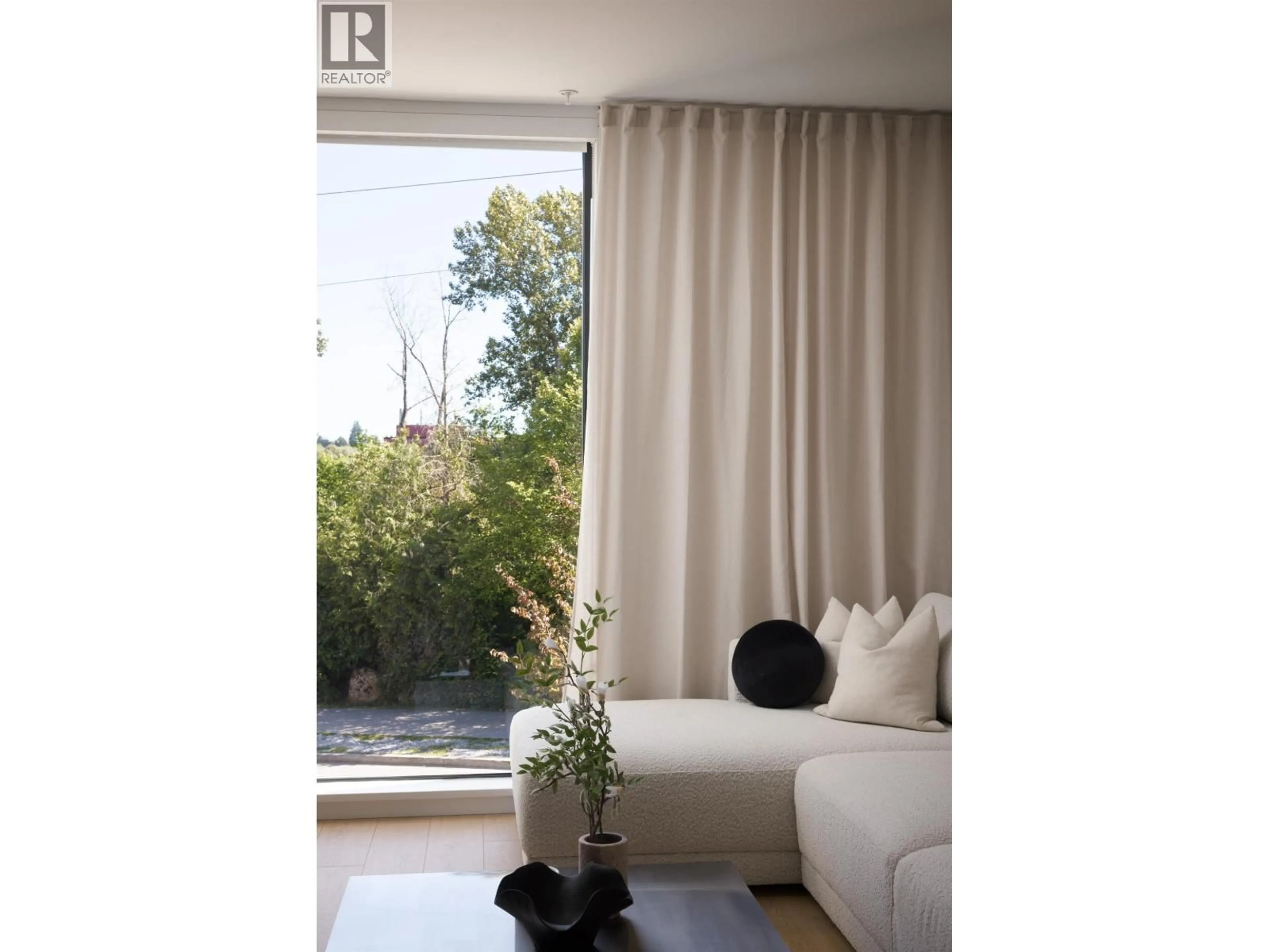 A pic of a room for 2407 GRANDVIEW HIGHWAY, Vancouver British Columbia V5M2E1