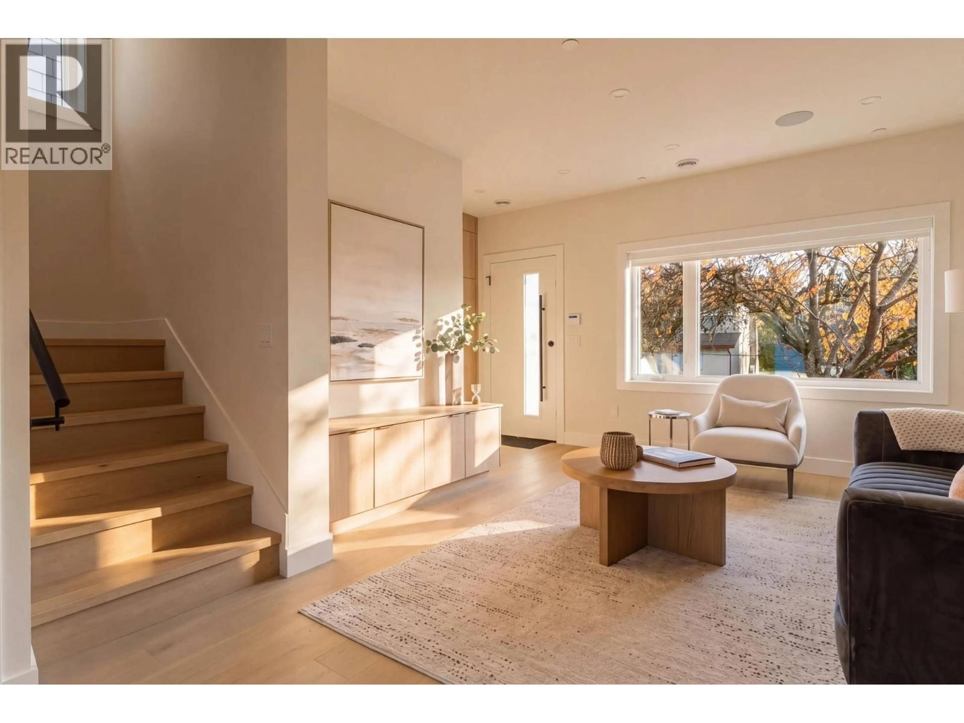 Indoor entryway for 2 - 1937 TEMPLETON DRIVE, Vancouver British Columbia V5N4V9