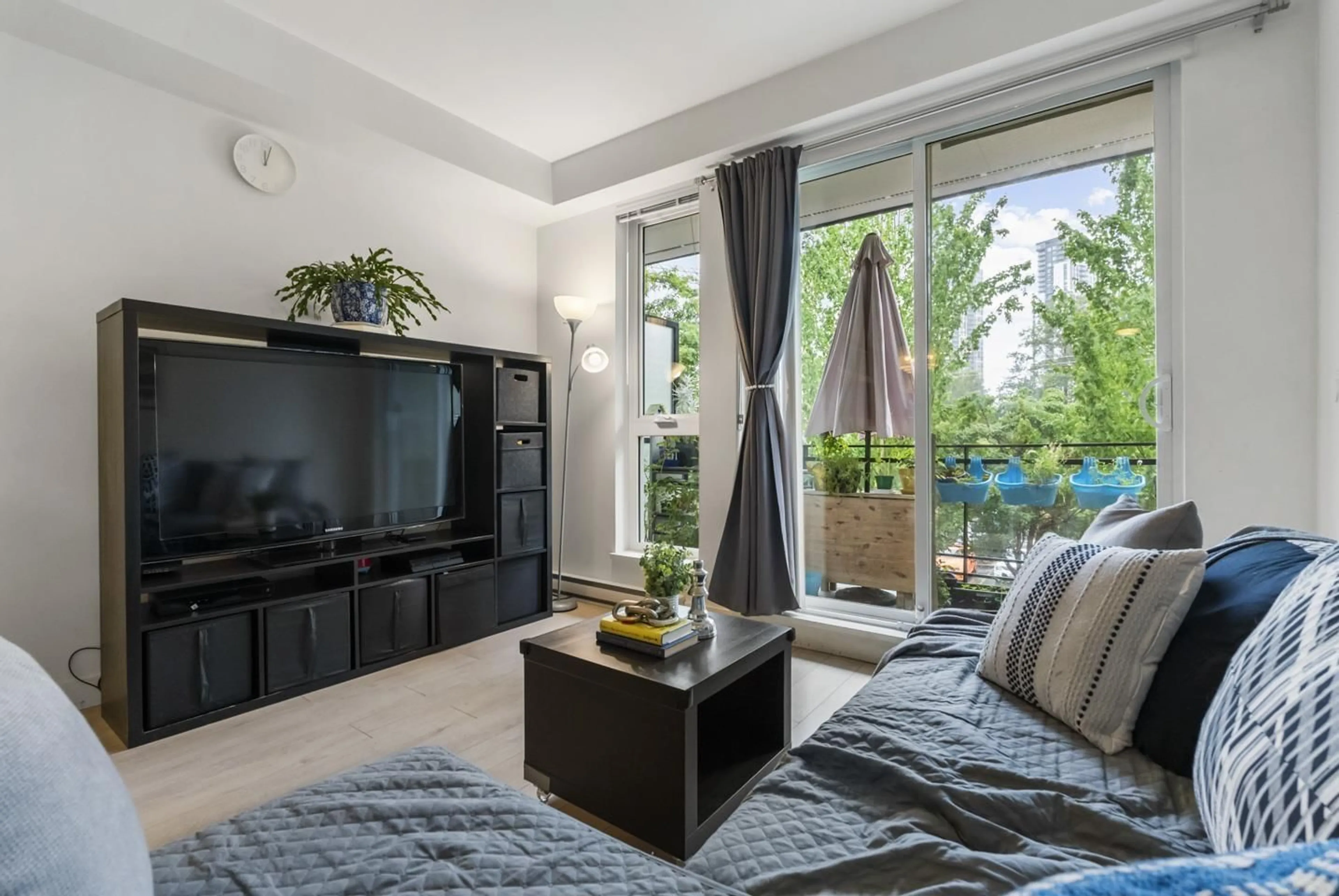Living room with furniture, unknown for 115 - 13919 FRASER HIGHWAY, Surrey British Columbia V3T4E6