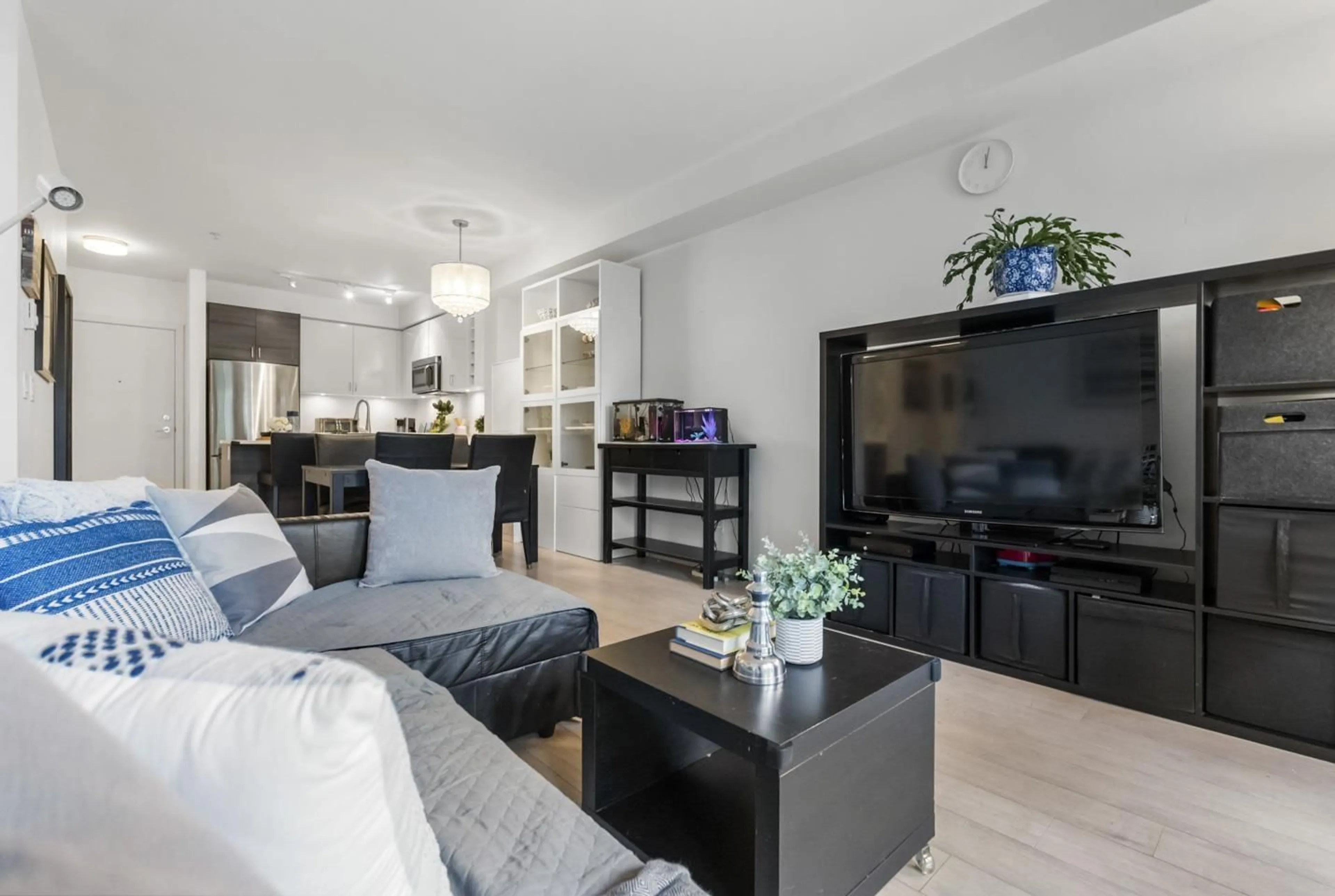 Living room with furniture, wood/laminate floor for 115 - 13919 FRASER HIGHWAY, Surrey British Columbia V3T4E6
