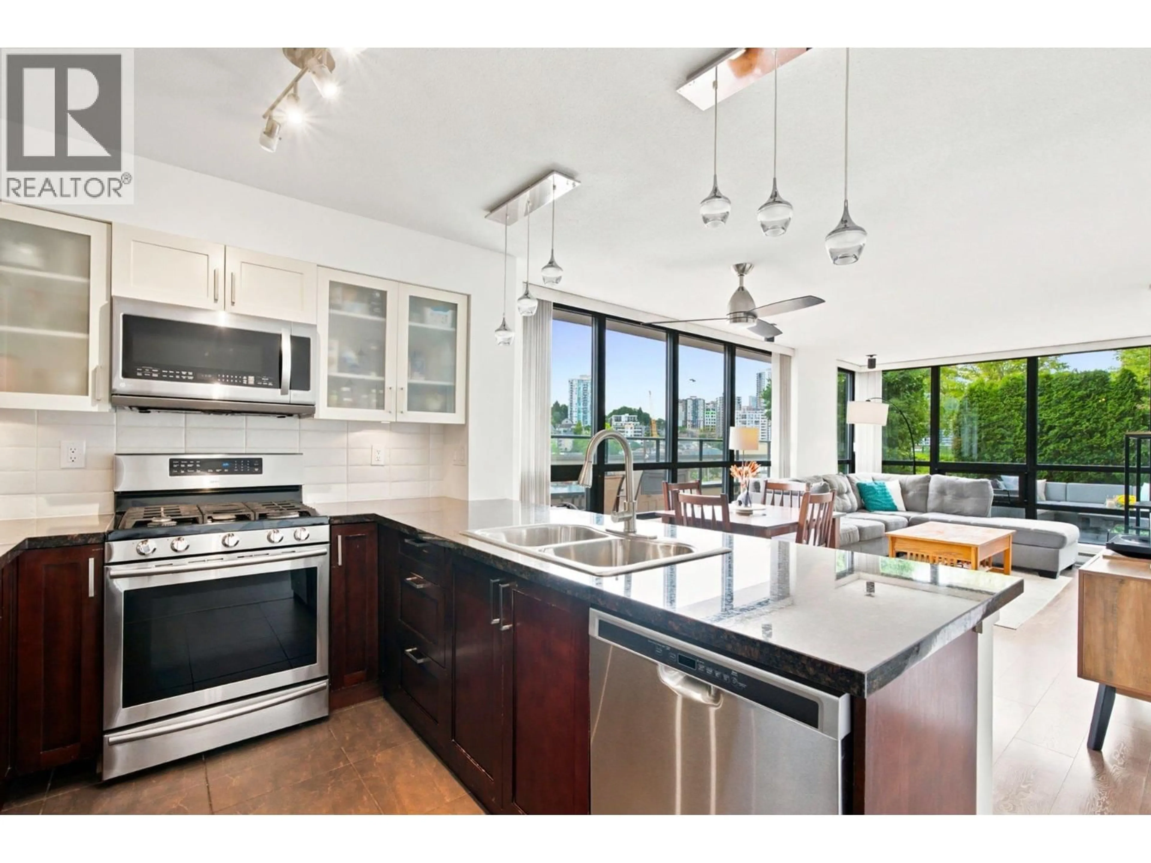 Open concept kitchen, ceramic/tile floor for 401 - 1 RENAISSANCE SQUARE, New Westminster British Columbia V3M0B6