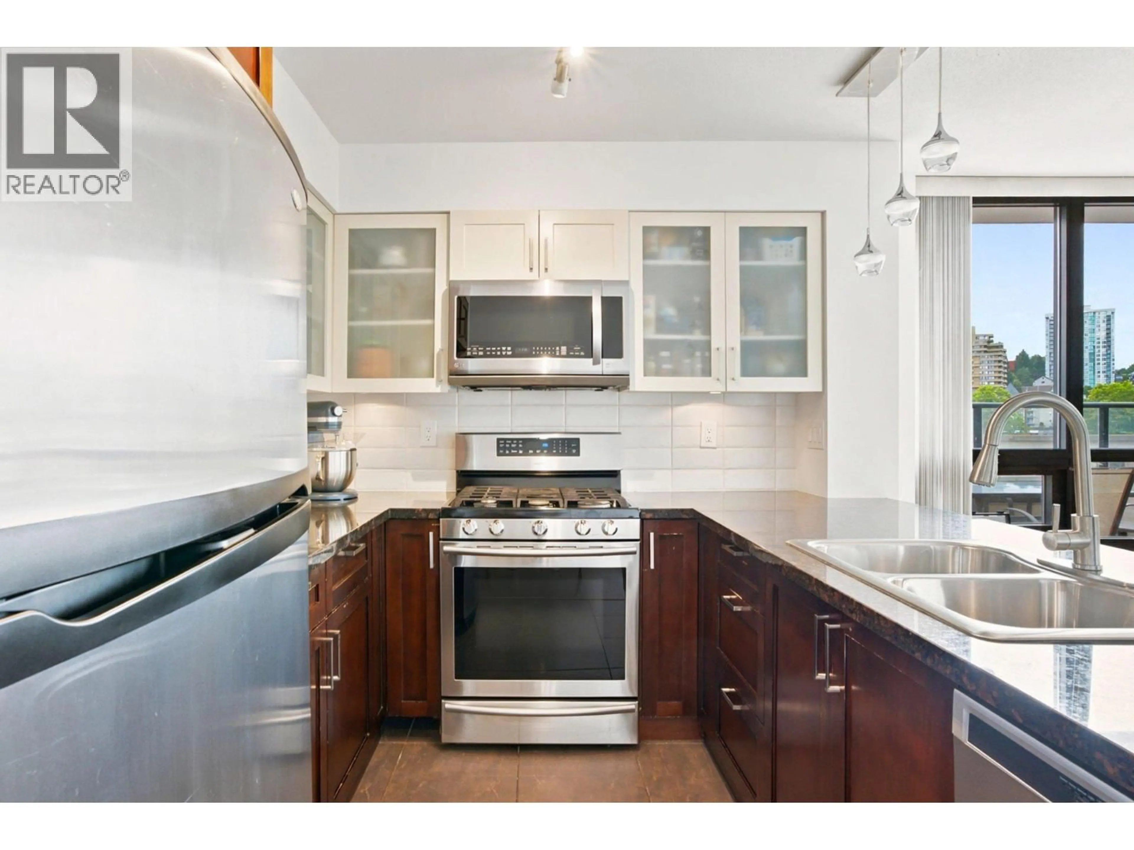 Standard kitchen, ceramic/tile floor for 401 - 1 RENAISSANCE SQUARE, New Westminster British Columbia V3M0B6