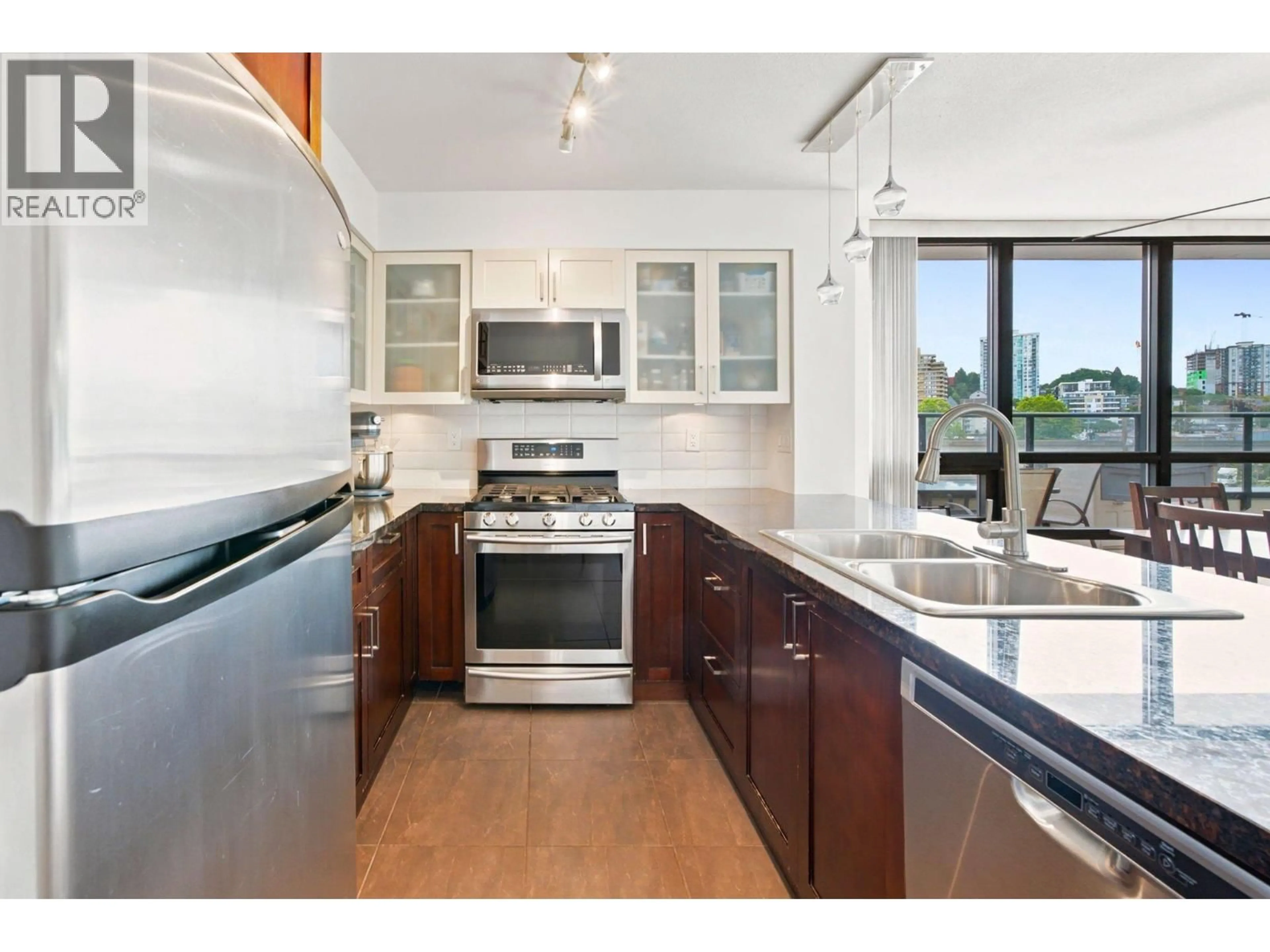 Unknown for 401 - 1 RENAISSANCE SQUARE, New Westminster British Columbia V3M0B6