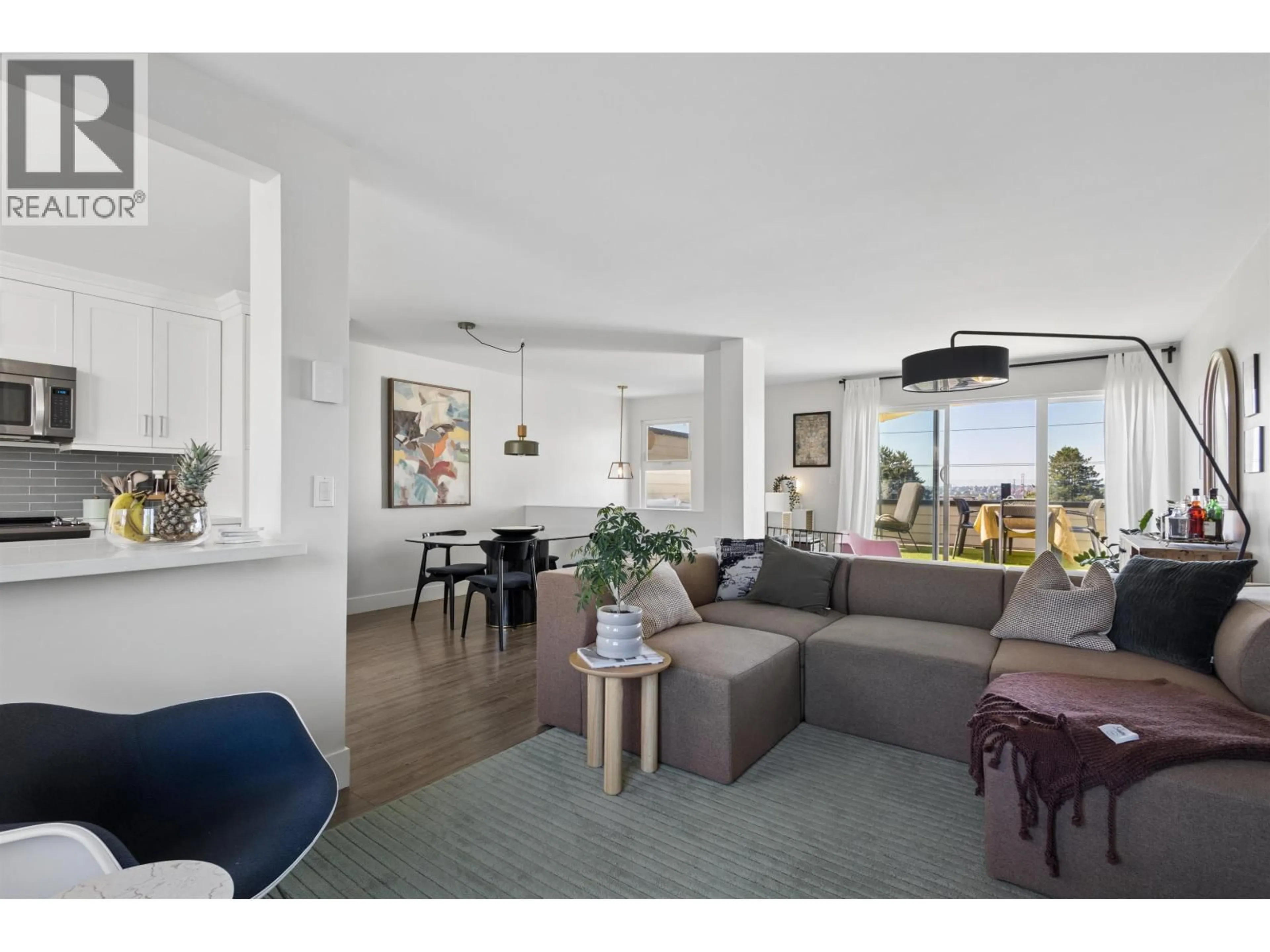 Living room with furniture, unknown for 3 - 270 3RD STREET, North Vancouver British Columbia V7L1E7