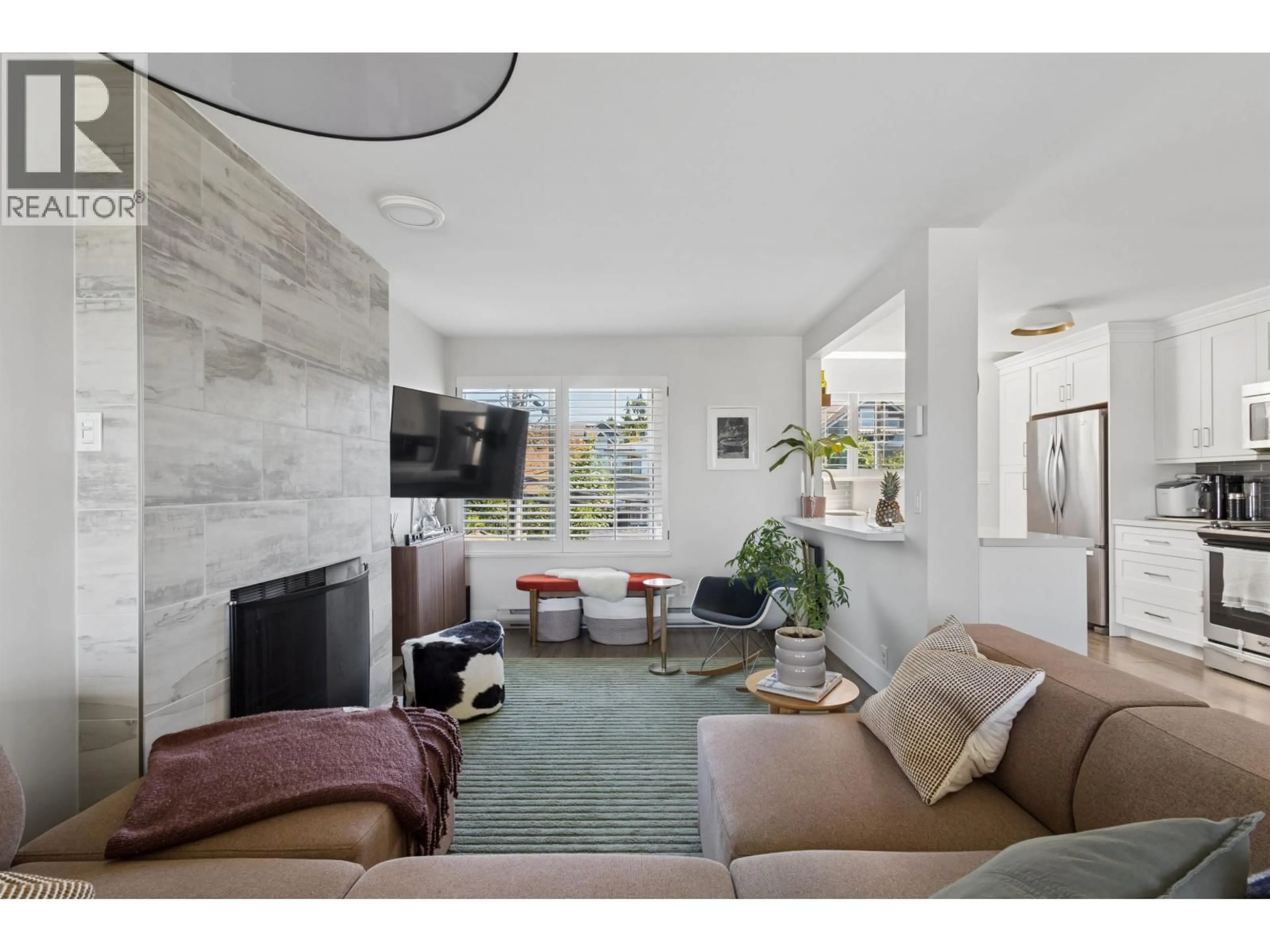 Living room with furniture, unknown for 3 - 270 3RD STREET, North Vancouver British Columbia V7L1E7