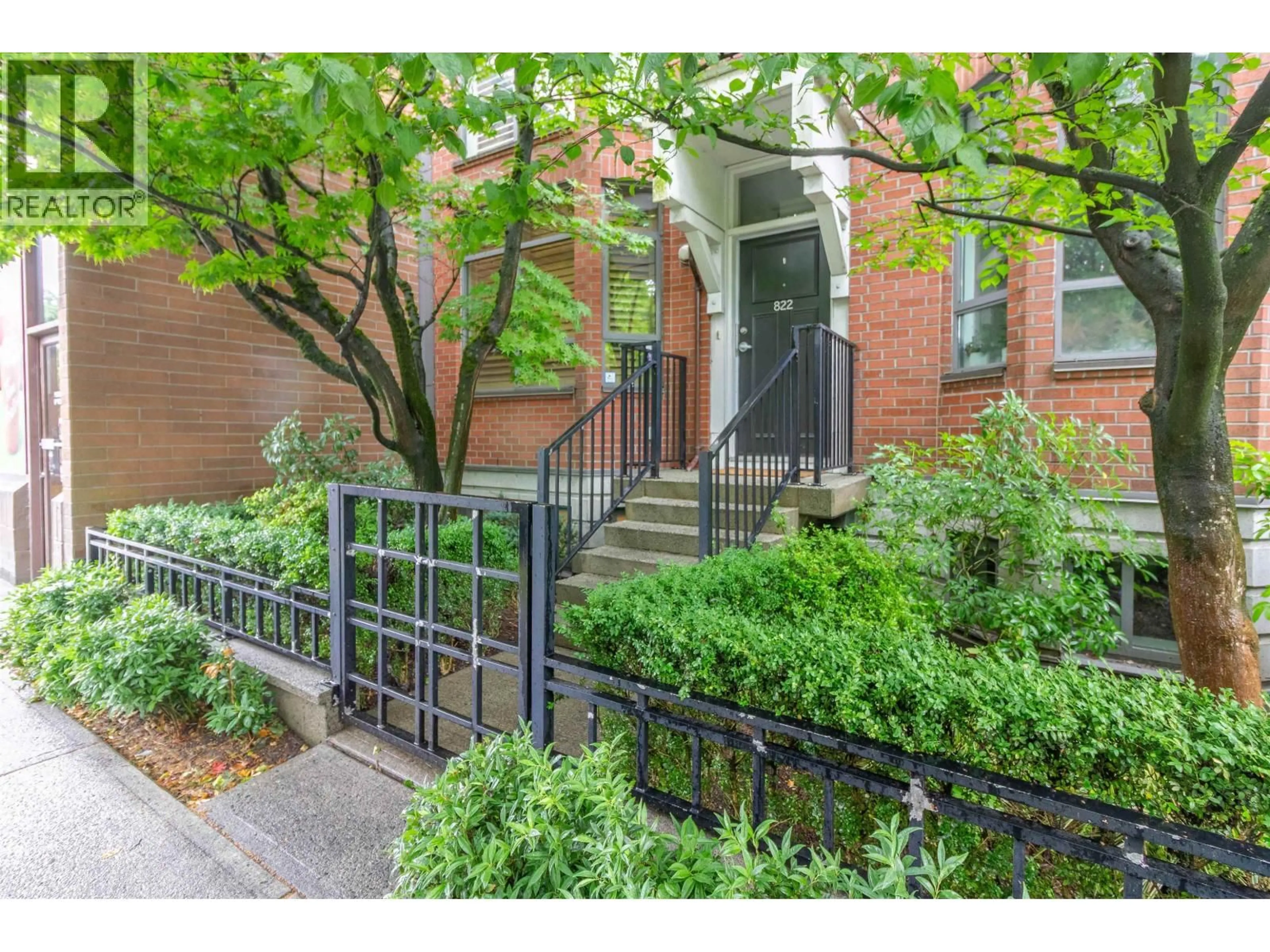 Indoor entryway for 822 6TH AVENUE, Vancouver British Columbia V5Z1A6