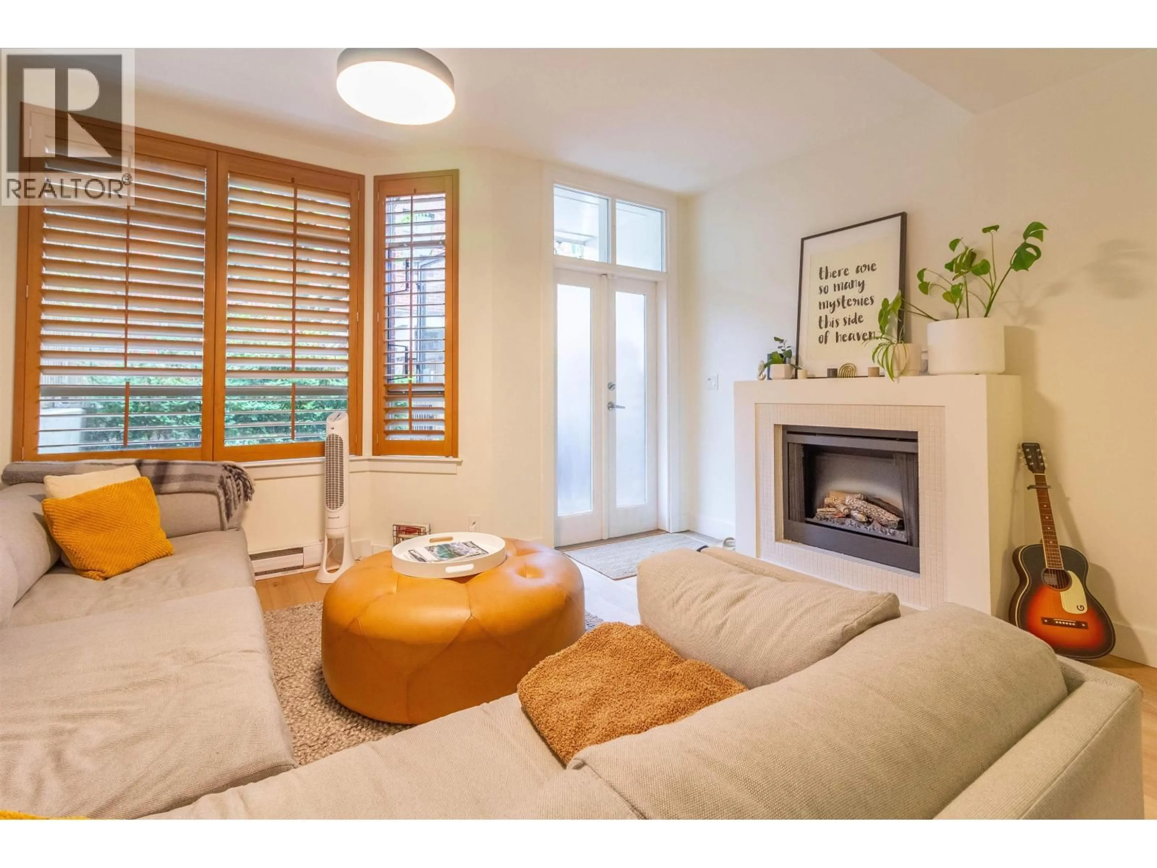 Living room with furniture, unknown for 822 6TH AVENUE, Vancouver British Columbia V5Z1A6