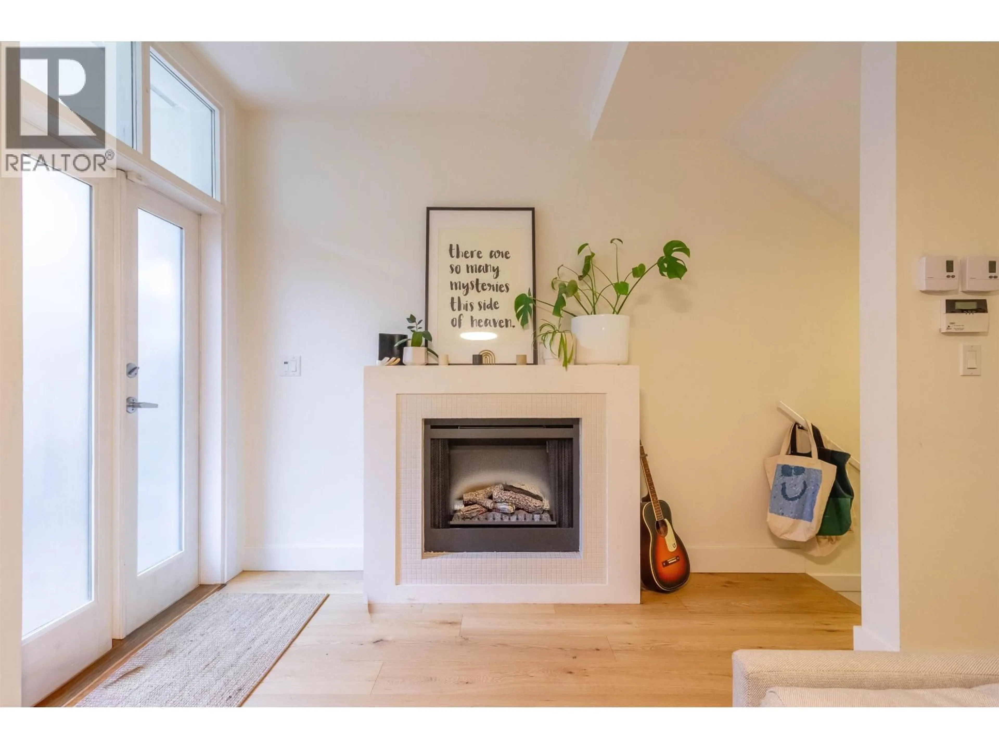 Indoor entryway for 822 6TH AVENUE, Vancouver British Columbia V5Z1A6