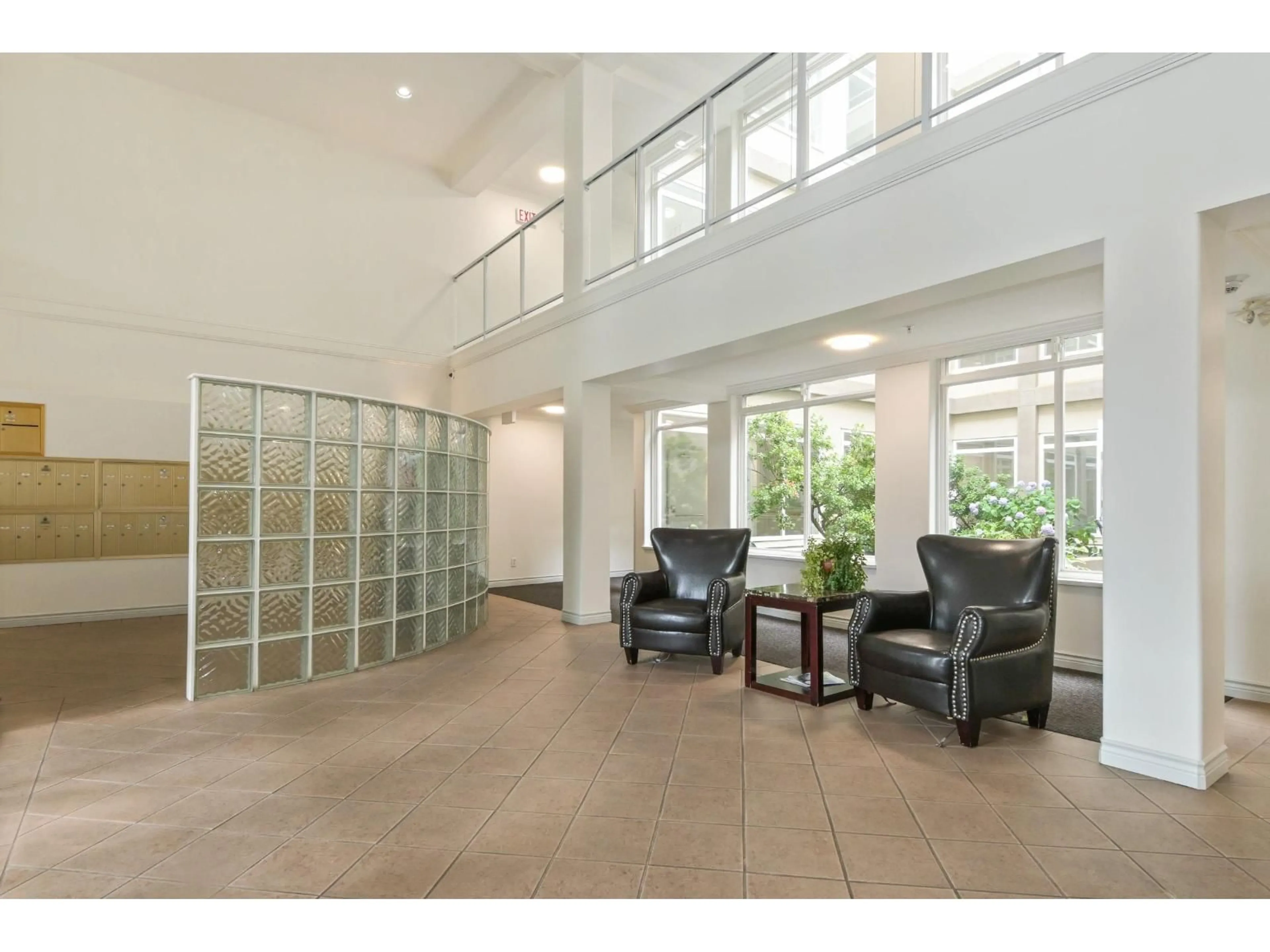 Indoor foyer for 105 - 45700 WELLINGTON AVENUE, Chilliwack British Columbia V2P2E4