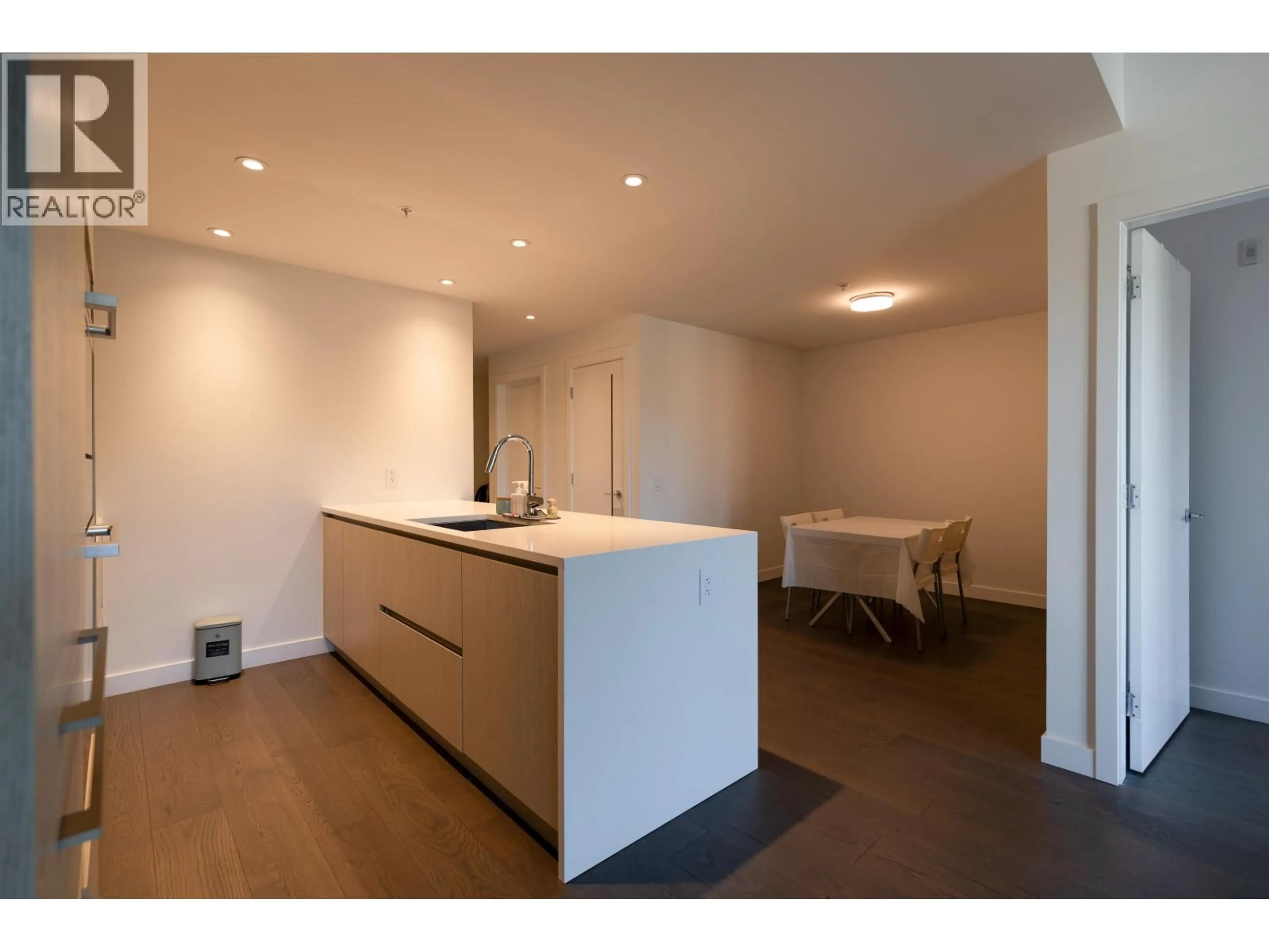 Standard kitchen, unknown for 403 - 5168 CAMBIE STREET, Vancouver British Columbia V5Z0K7
