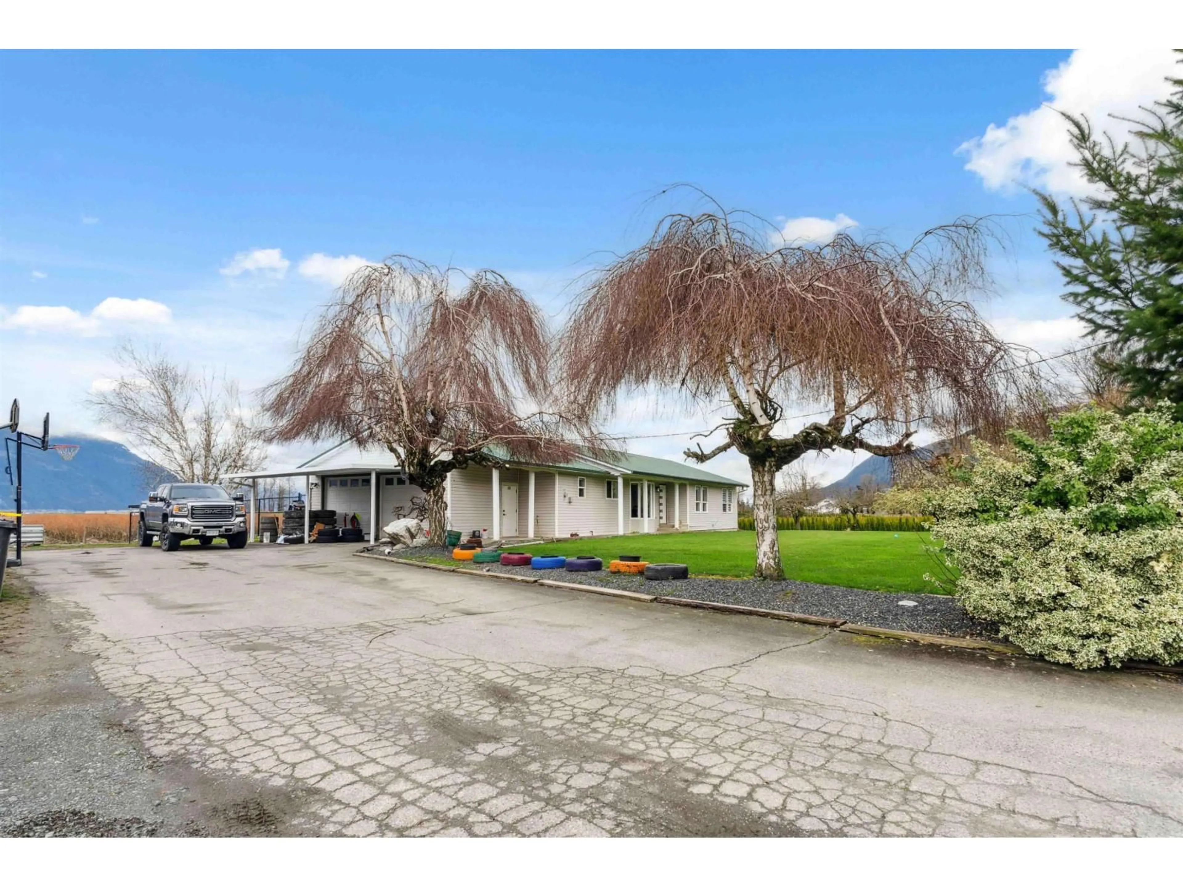 A pic from outside/outdoor area/front of a property/back of a property/a pic from drone, street for 1885 MARION ROAD, Abbotsford British Columbia V3G2J5