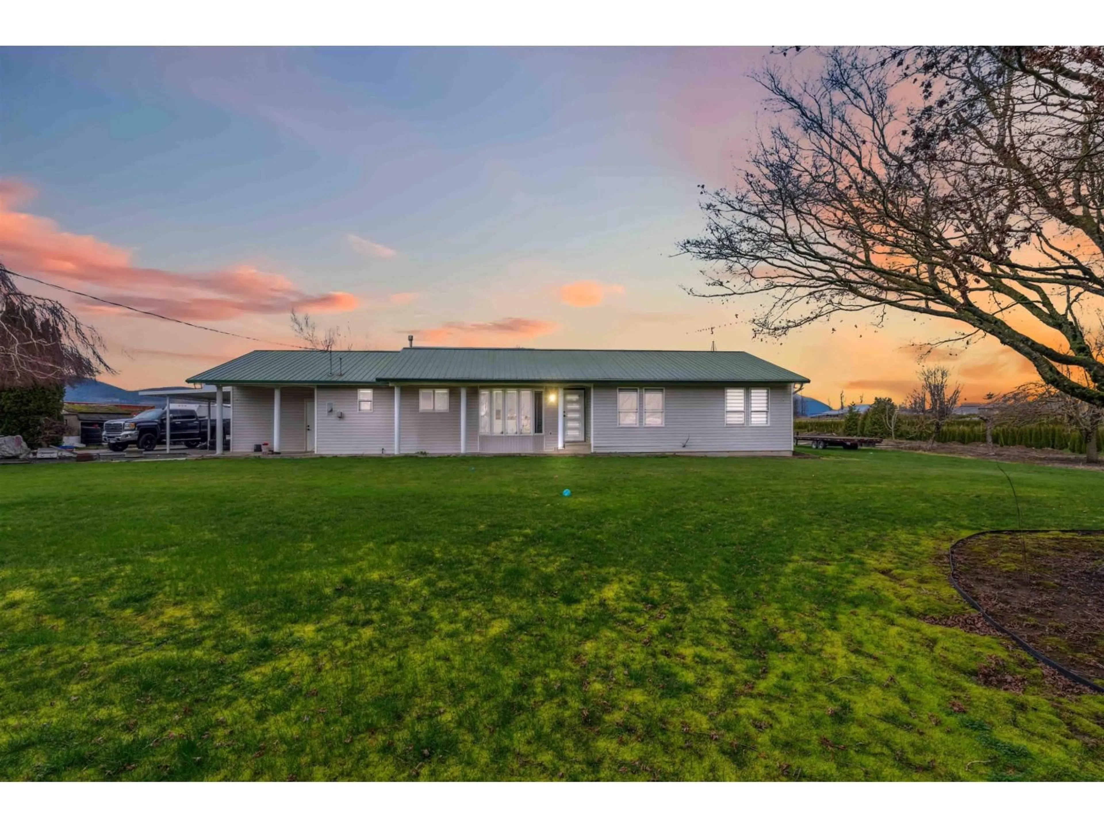 A pic from outside/outdoor area/front of a property/back of a property/a pic from drone, building for 1885 MARION ROAD, Abbotsford British Columbia V3G2J5