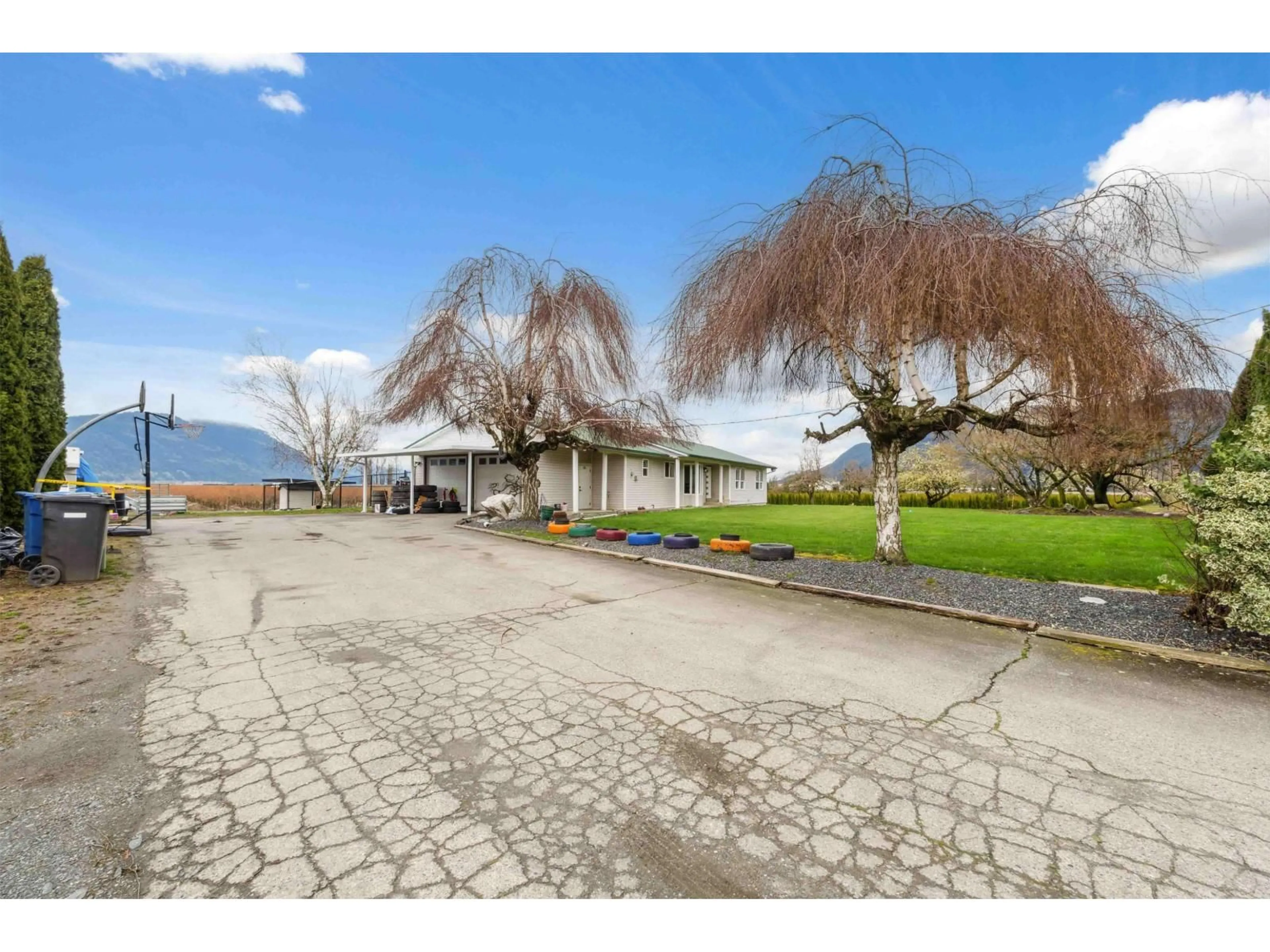 A pic from outside/outdoor area/front of a property/back of a property/a pic from drone, street for 1885 MARION ROAD, Abbotsford British Columbia V3G2J5