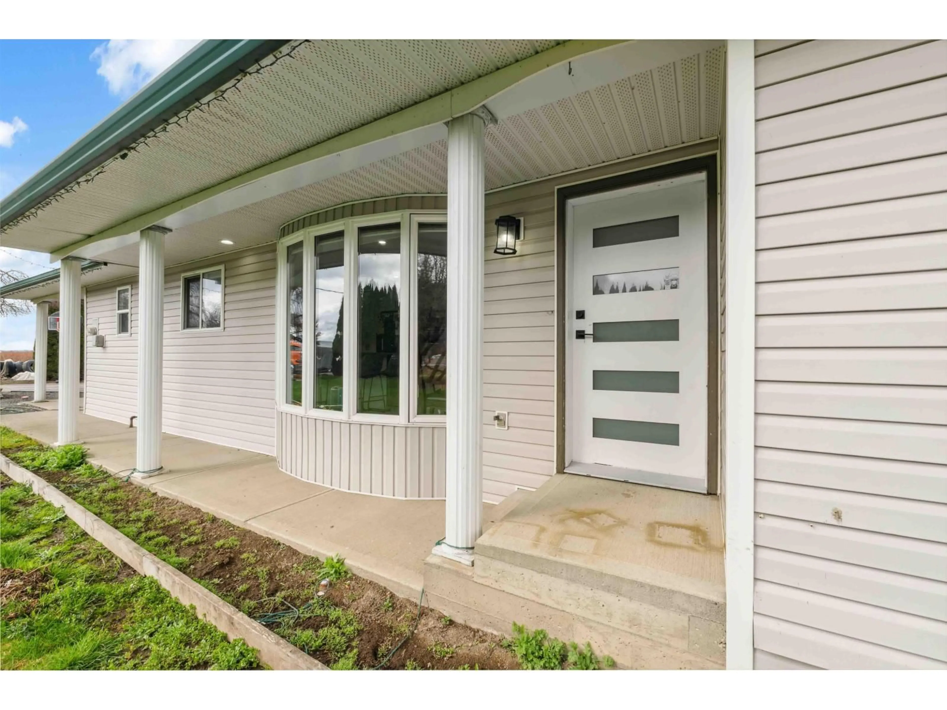 Indoor entryway for 1885 MARION ROAD, Abbotsford British Columbia V3G2J5