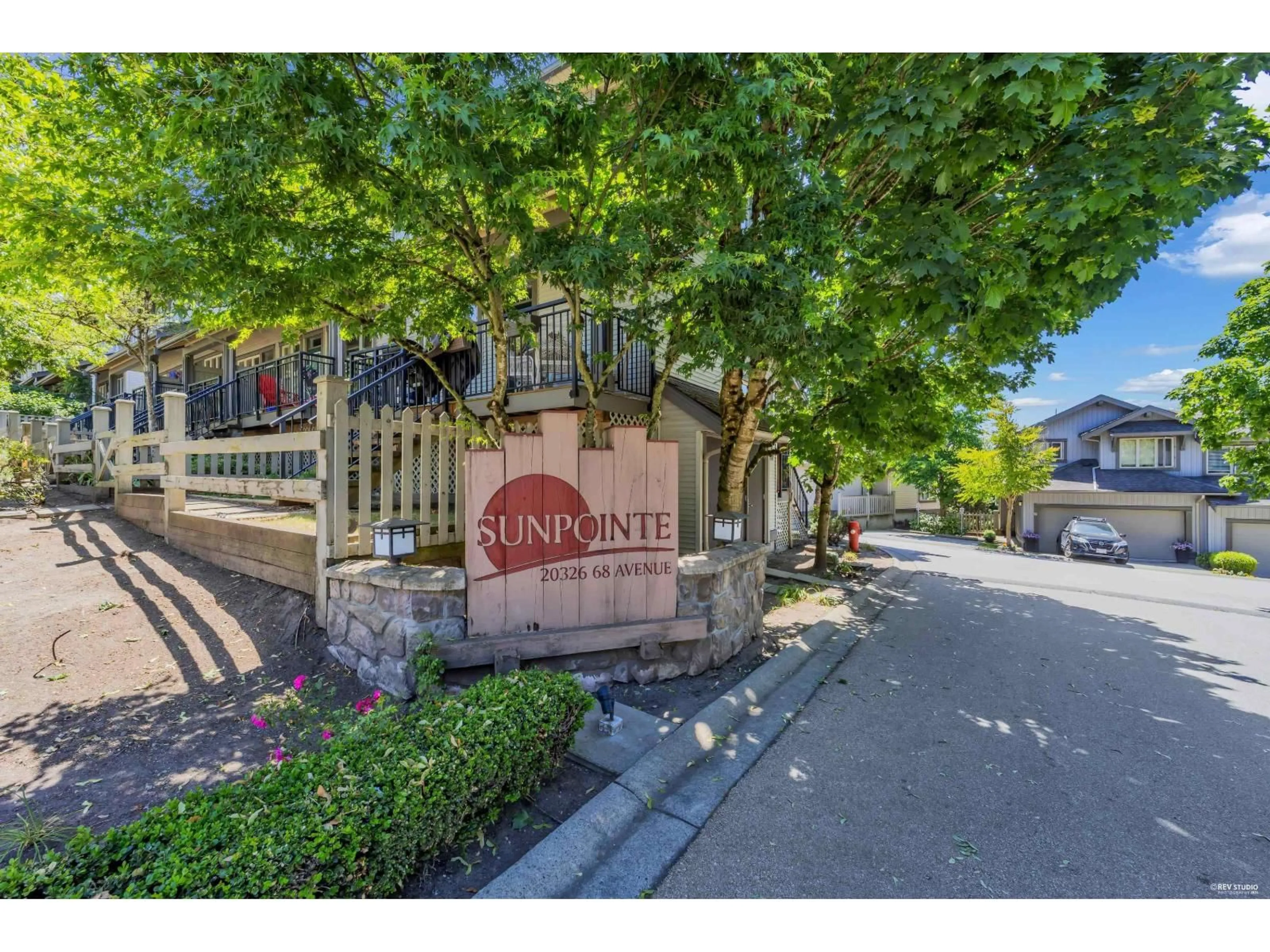 Indoor foyer for 40 - 20326 68 AVENUE, Langley British Columbia V2Y1P6