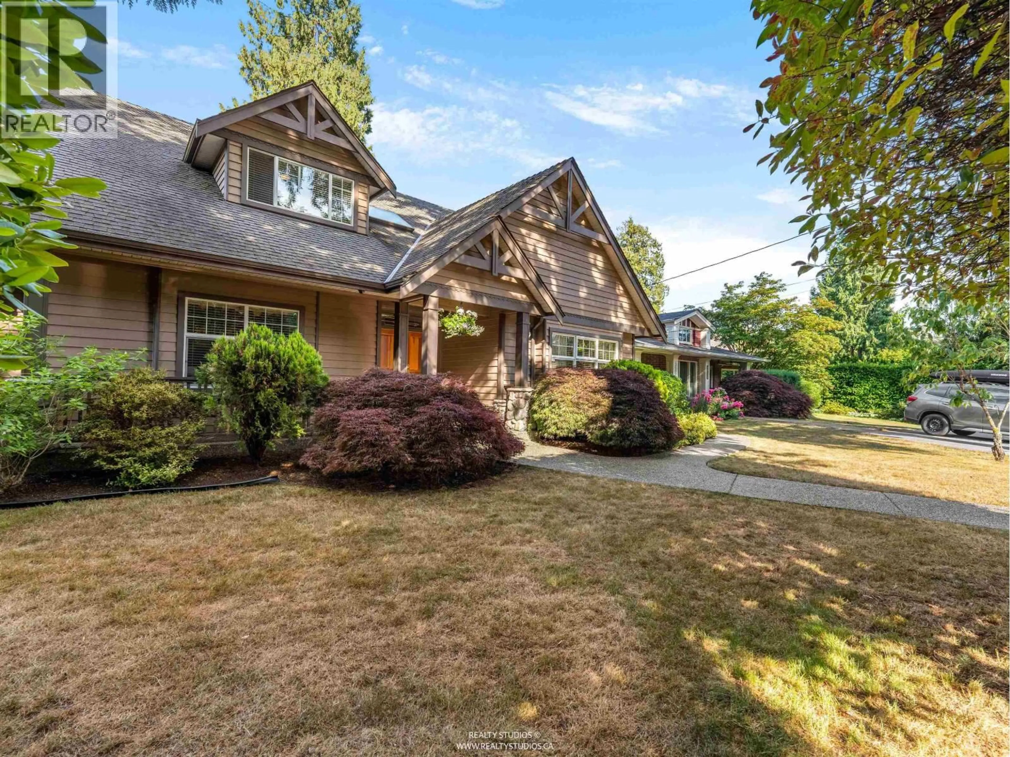 A pic from outside/outdoor area/front of a property/back of a property/a pic from drone, unknown for 3538 BLUEBONNET ROAD, North Vancouver British Columbia V7R4E1